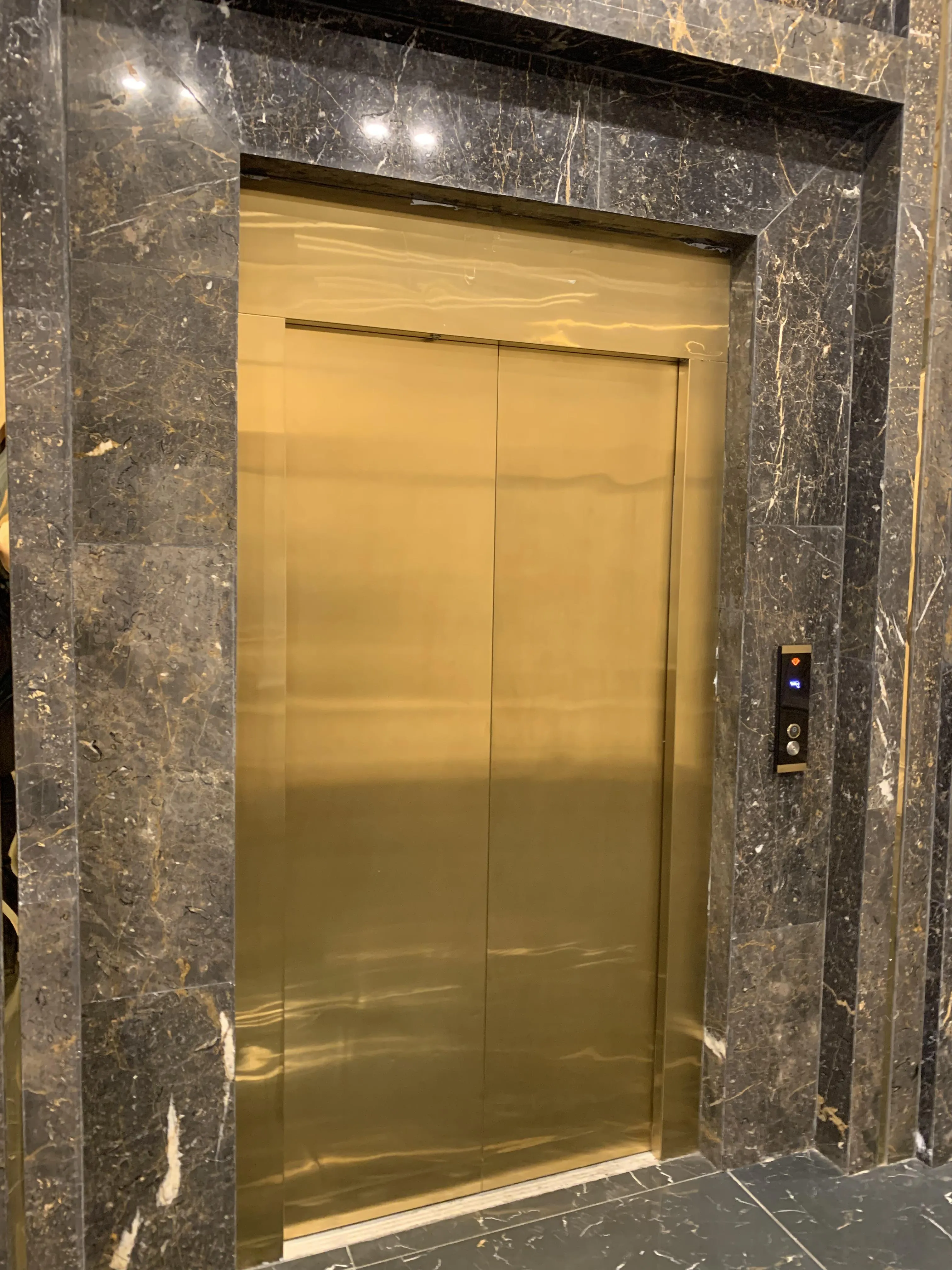 پیش خرید واحد 116متری در برجی مجلل در شرق تهران