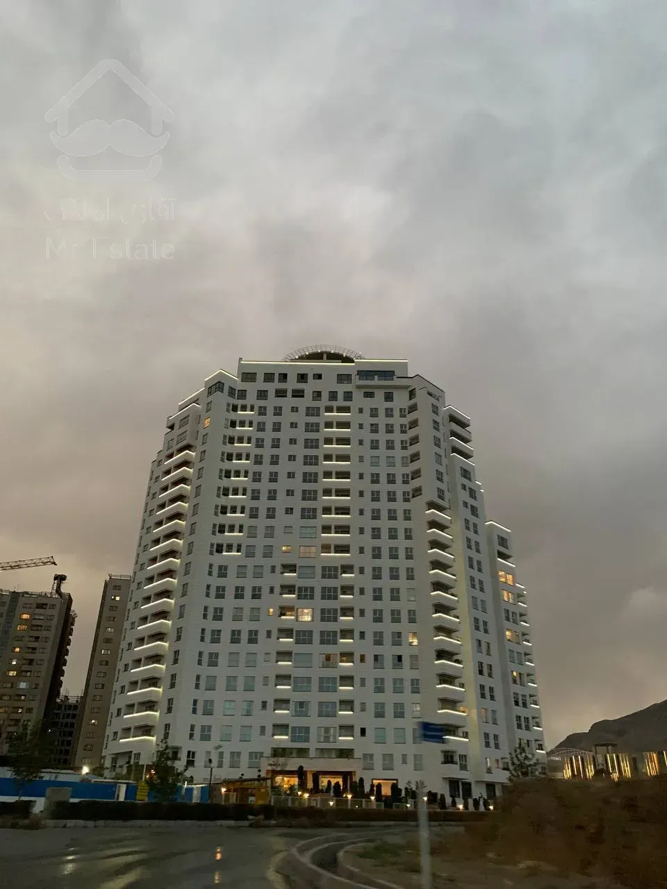 فروش آپارتمان ۱۵۰ متری سه خواب فول امکانات