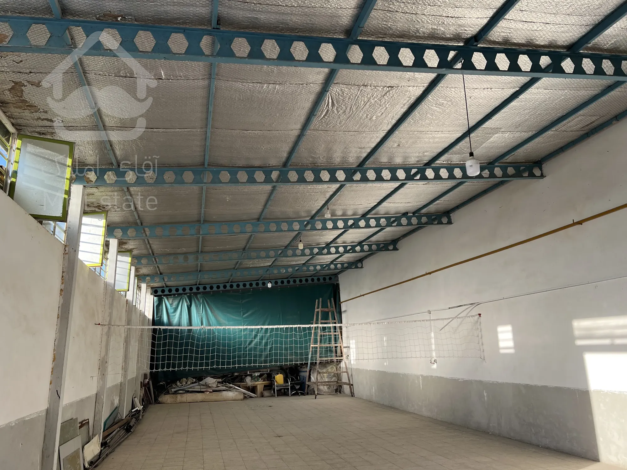 باغ کارگاه ۱۵۰۰ متری با سالن ۳۰۰ متری و دفتر مبله