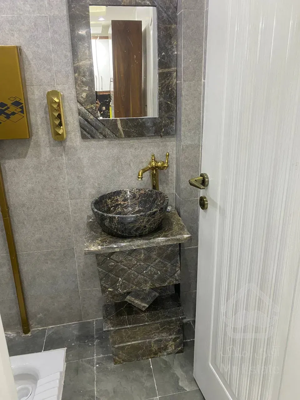 ۶۵متر ۸ساله فول با بالکن همیلا