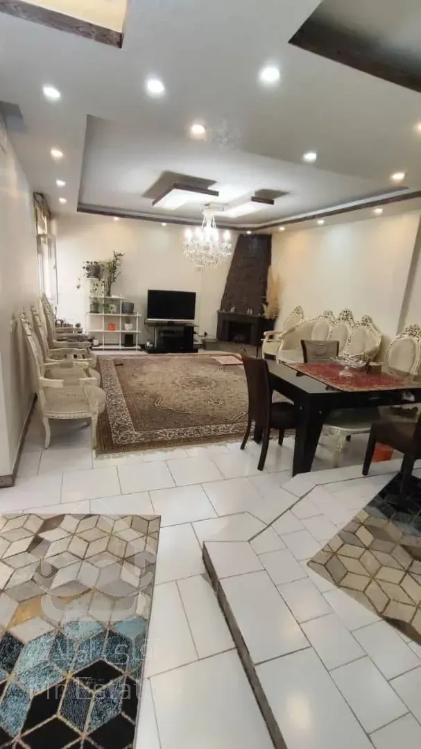 ۹۰ متر اختر شرقی