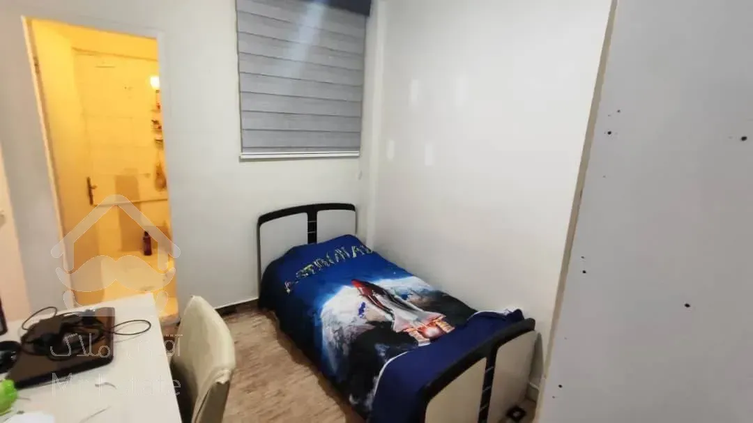 ۹۰ متر اختر شرقی