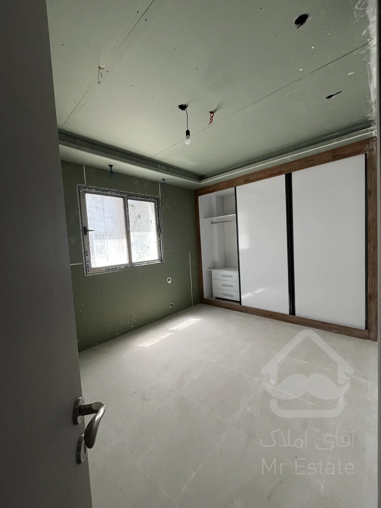 فروش آپارتمان ۱۳۵ متری بر اصلی پاسداران