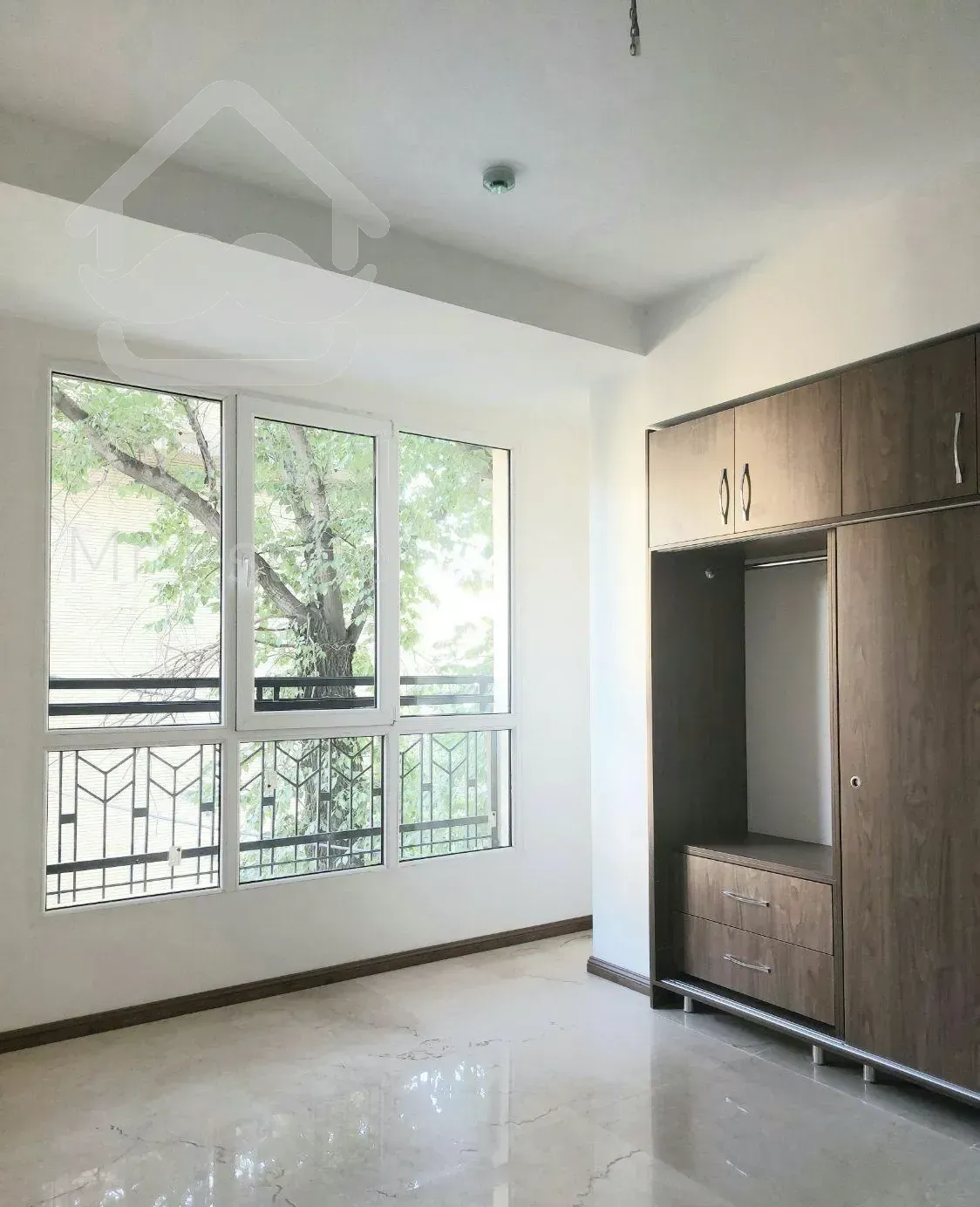 فروش آپارتمان ۶۶ متری یک خوابه نما تراورتن خطی رو به آفتاب در کوی ارم