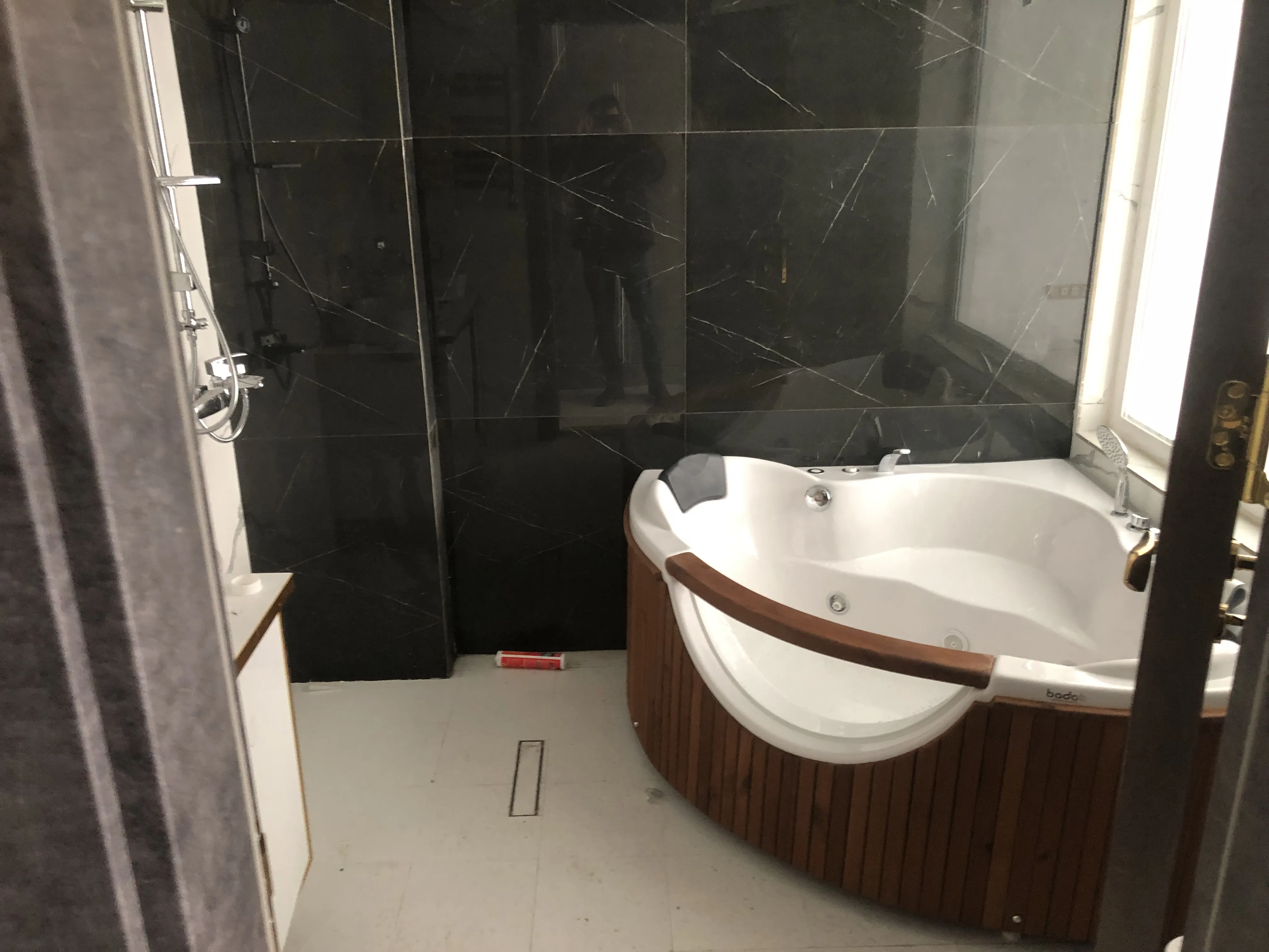 برج تریتیوم ۱۶۰ متری دریاچه چیتگر ۳خواب پنجره قدی ویو دریاچه