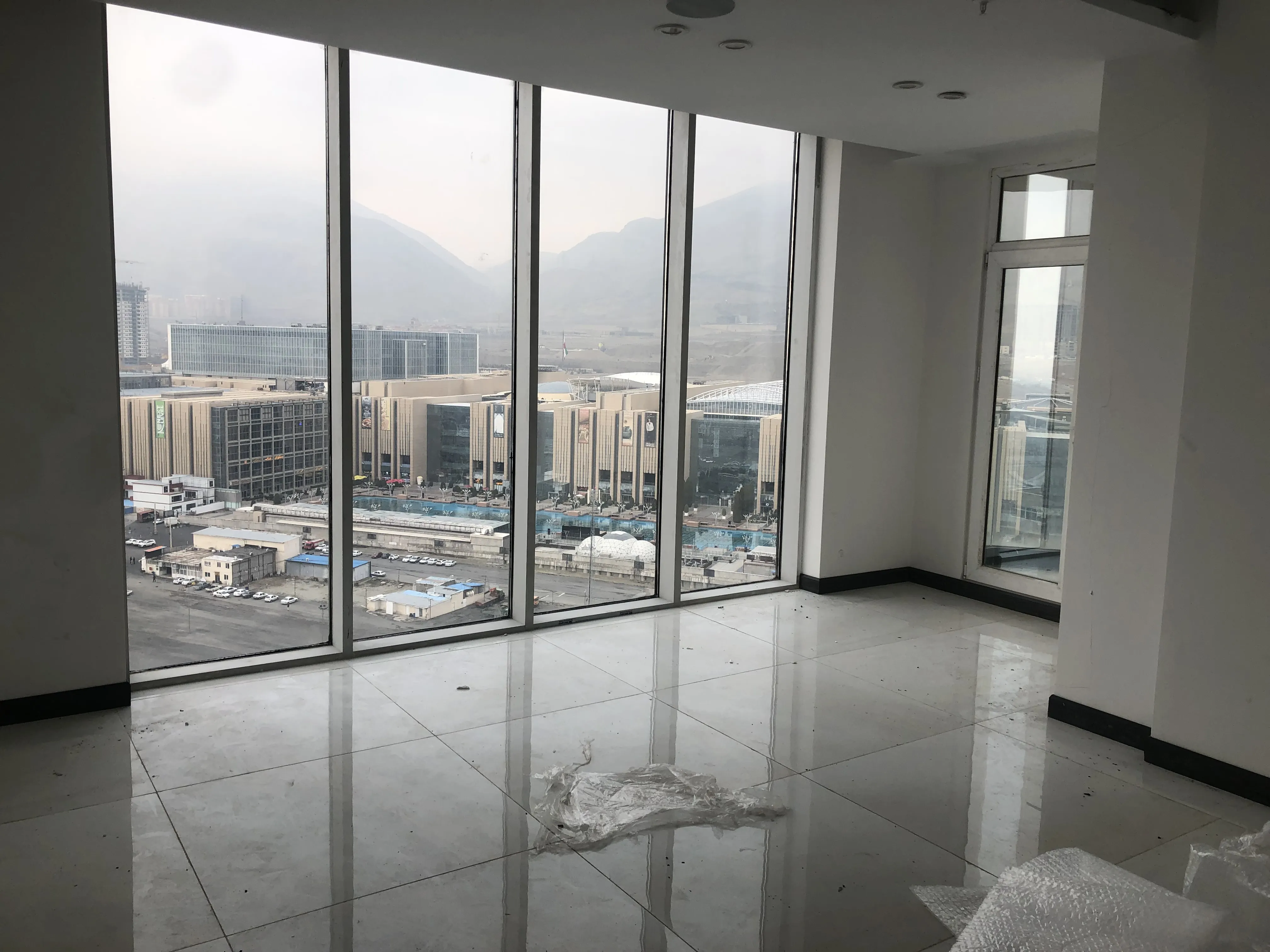 برج تریتیوم ۱۶۰ متری دریاچه چیتگر ۳خواب پنجره قدی ویو دریاچه