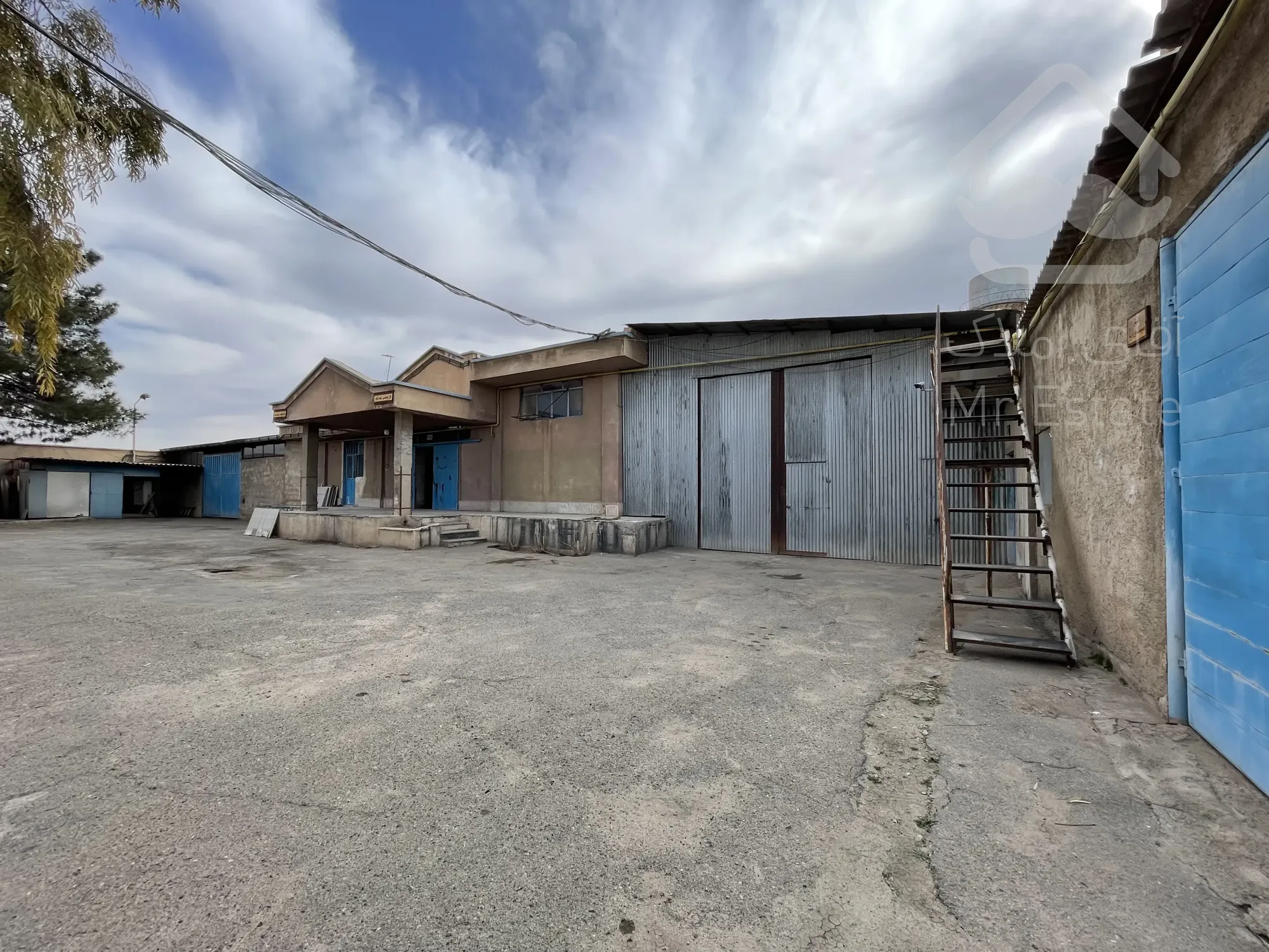 کارخانه ۱۲۰۰۰ متر زمین صنعتی ۱۷۰۰ متر بنا