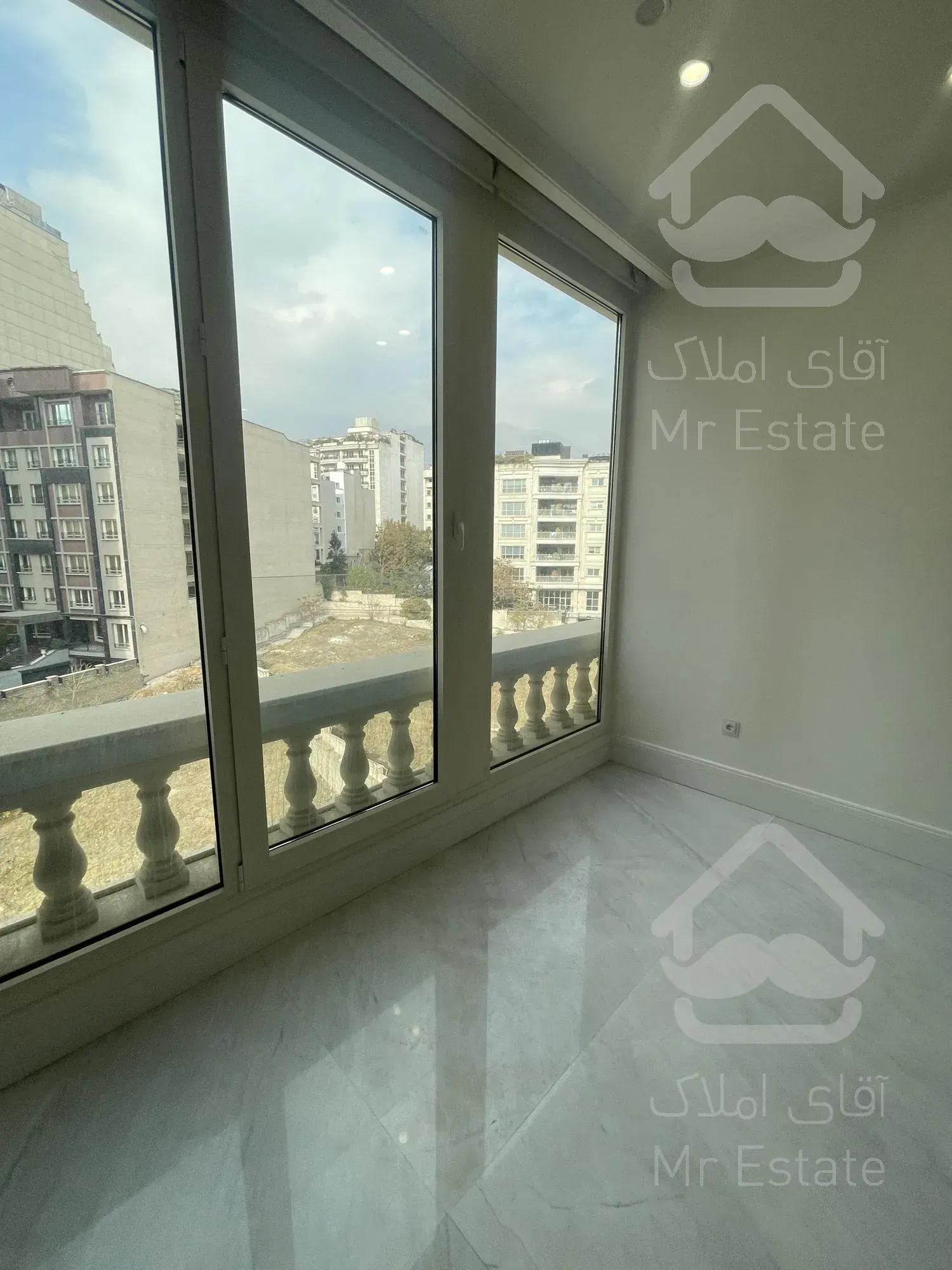 آپارتمان ۳۵۰ متری لوکس فرشته