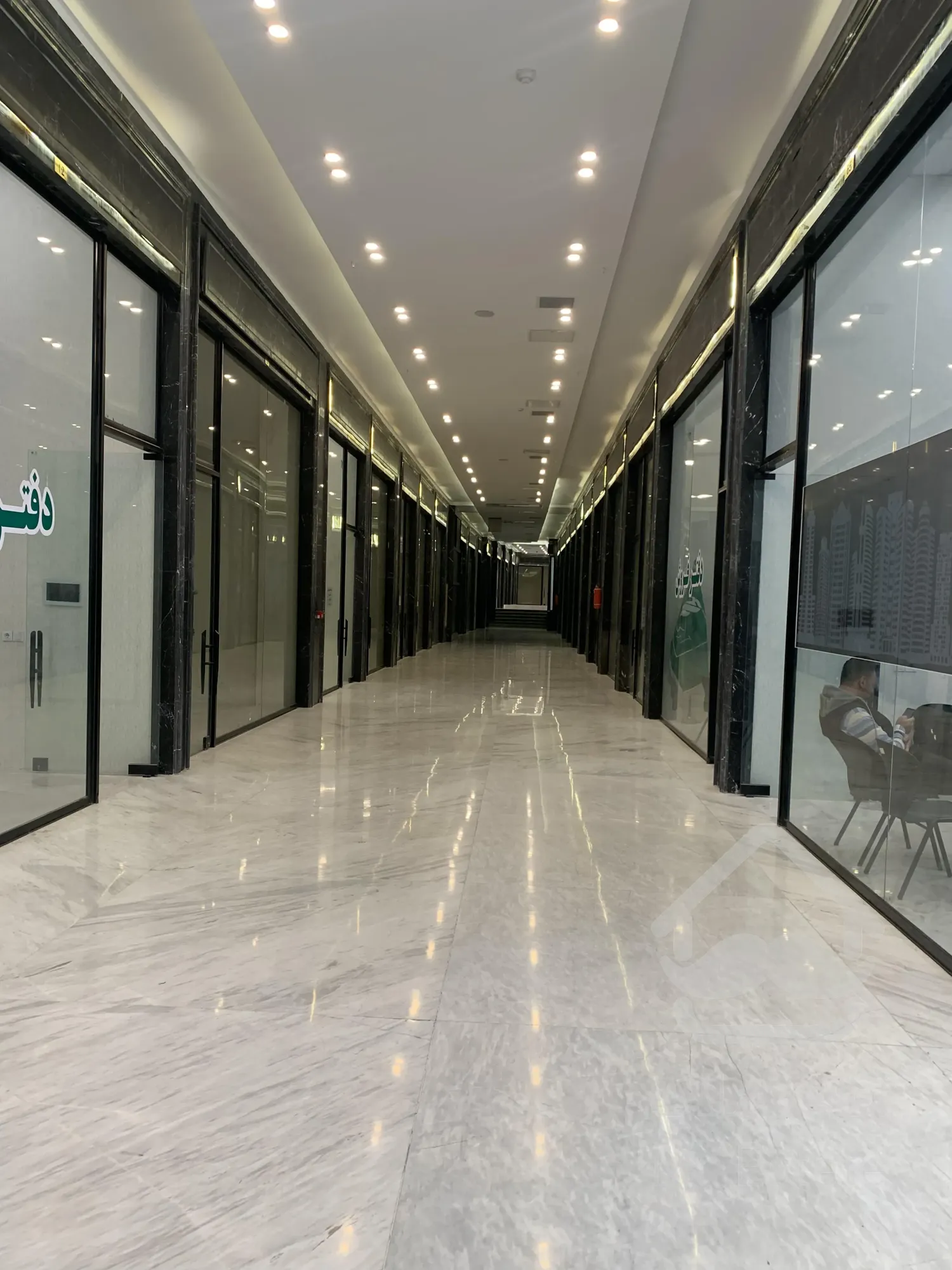 فروش مغازه لاکچری 19 متری در رونیکا مال پاسداران