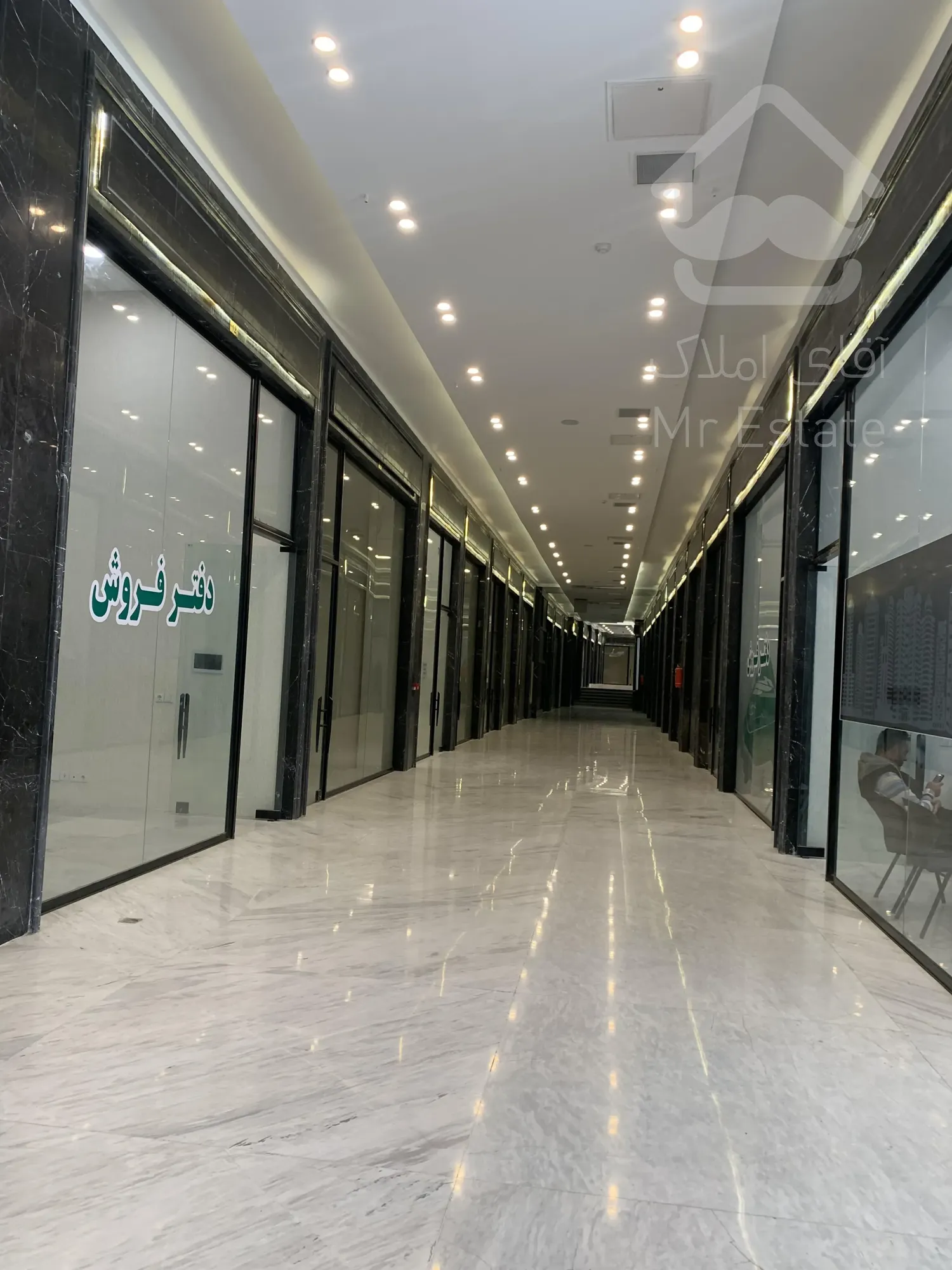 فروش مغازه لاکچری 19 متری در رونیکا مال پاسداران