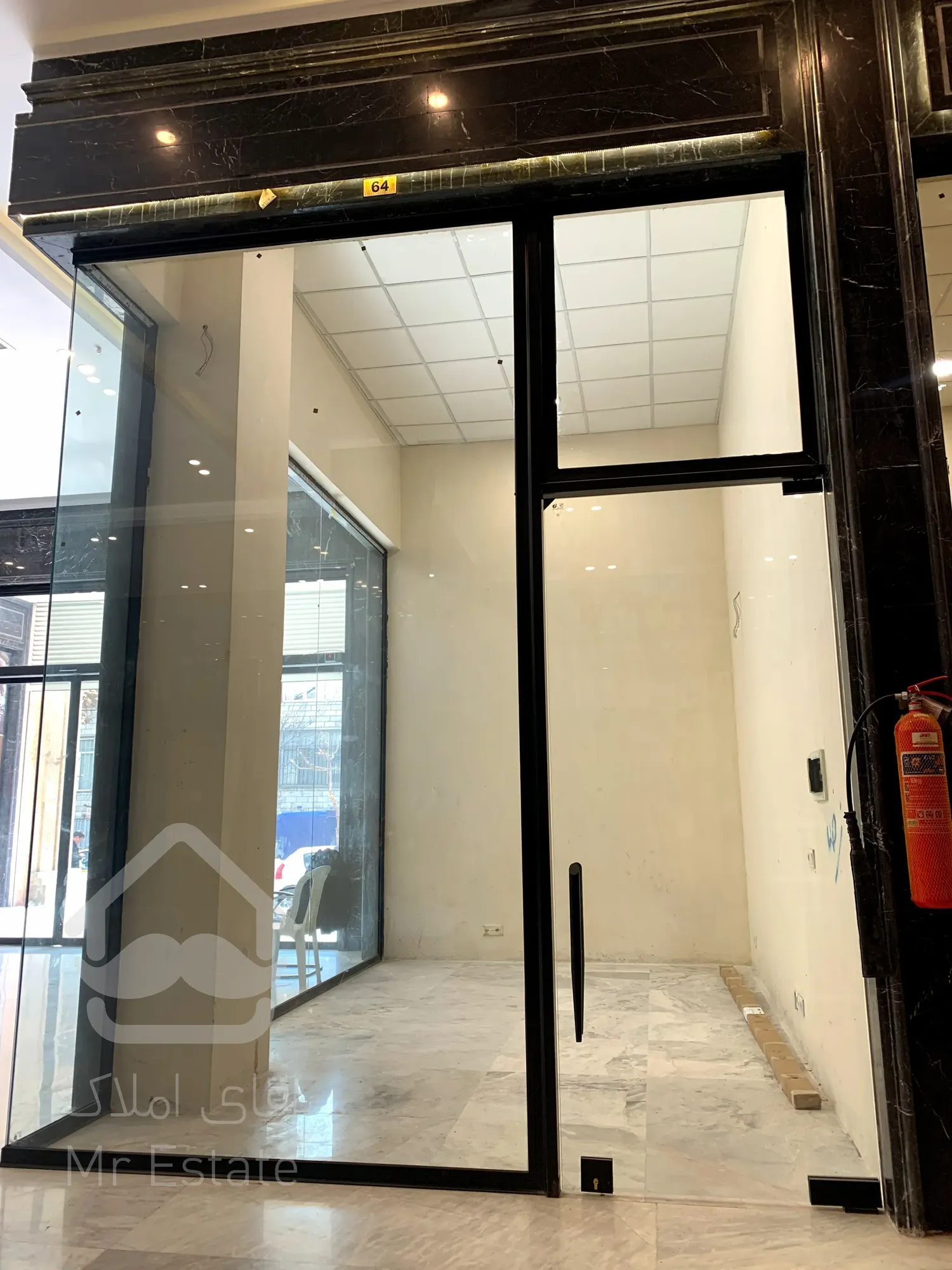 فروش مغازه 36 متر در رونیکا مال پاسداران جنب مترو حسین آباد