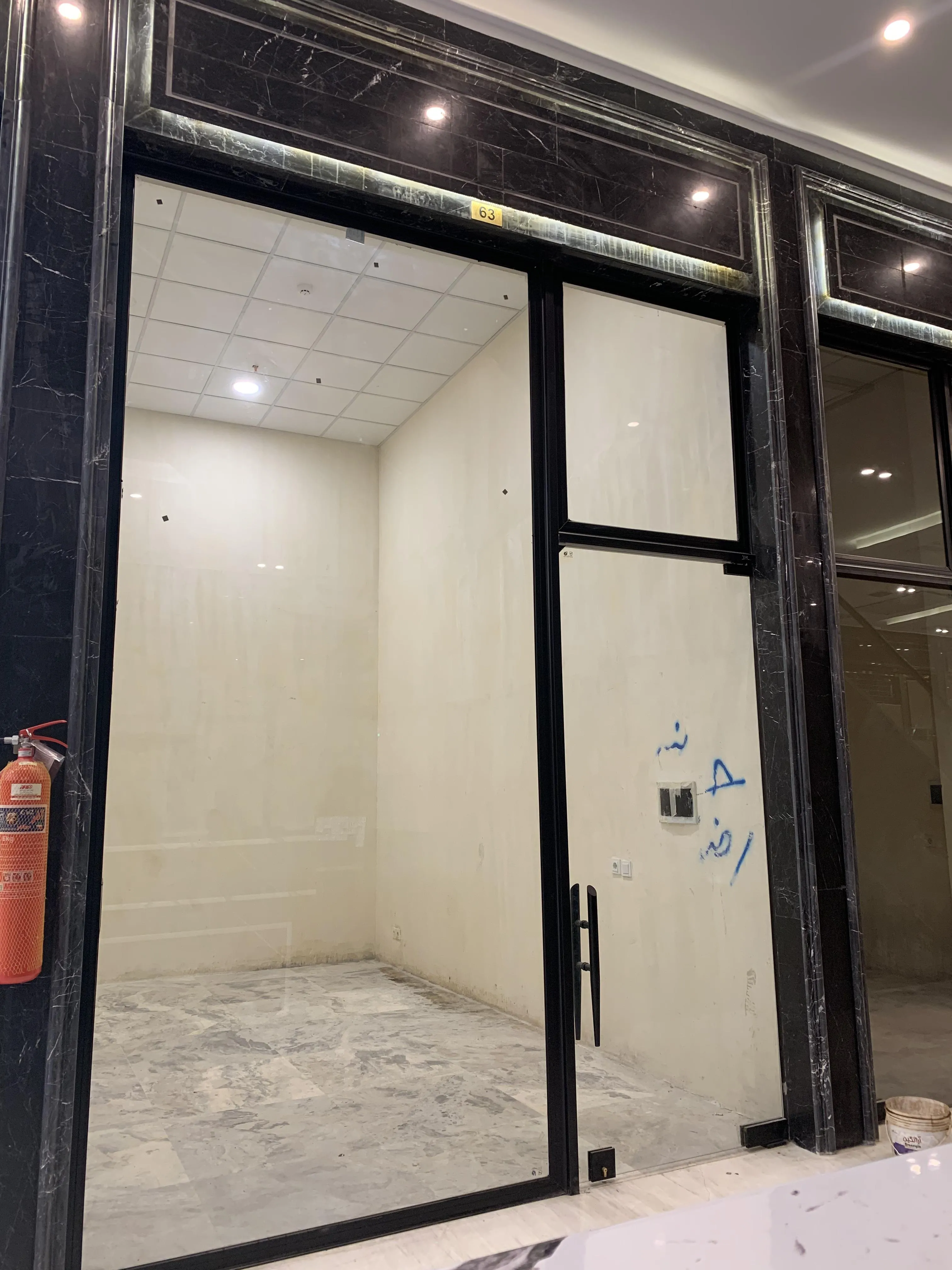 اجاره مغازه 39 متری در رونیکا مال پاسداران جنب مترو حسین آباد