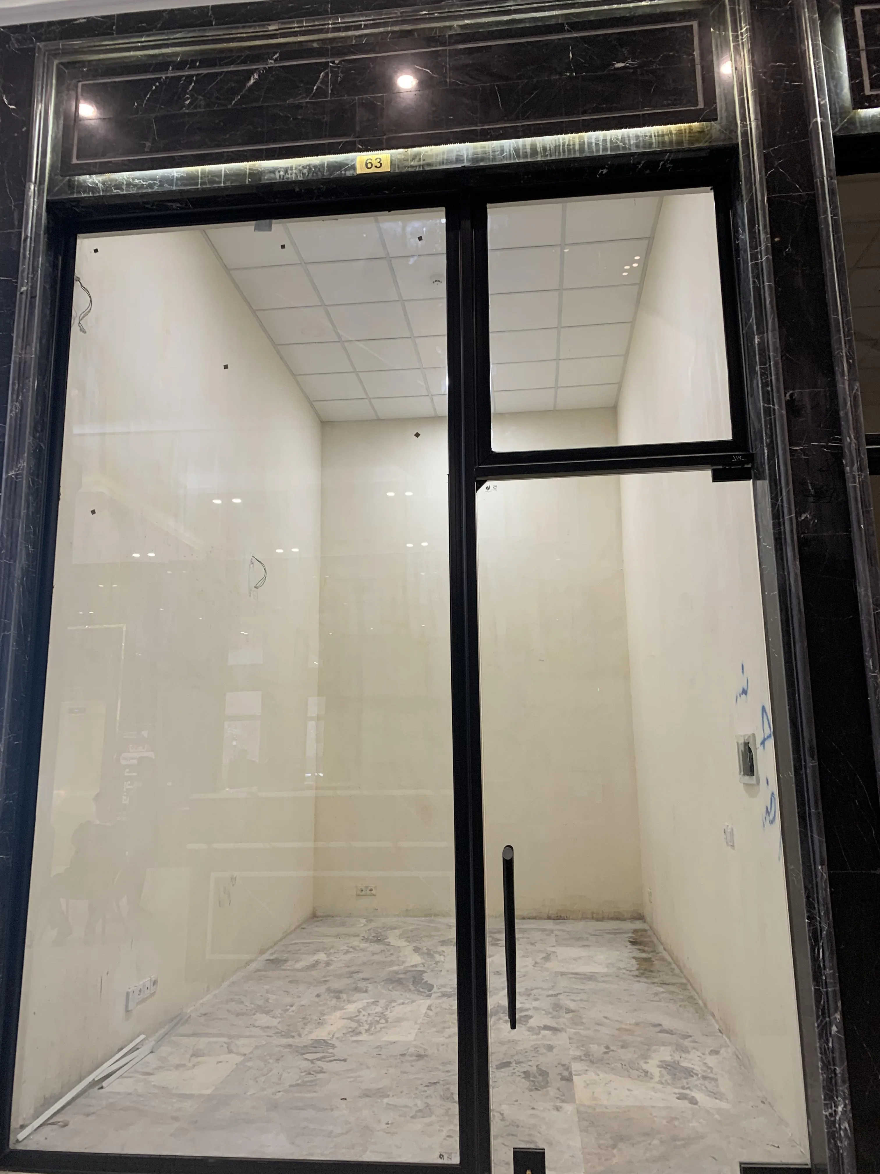 اجاره مغازه 39 متری در رونیکا مال پاسداران جنب مترو حسین آباد