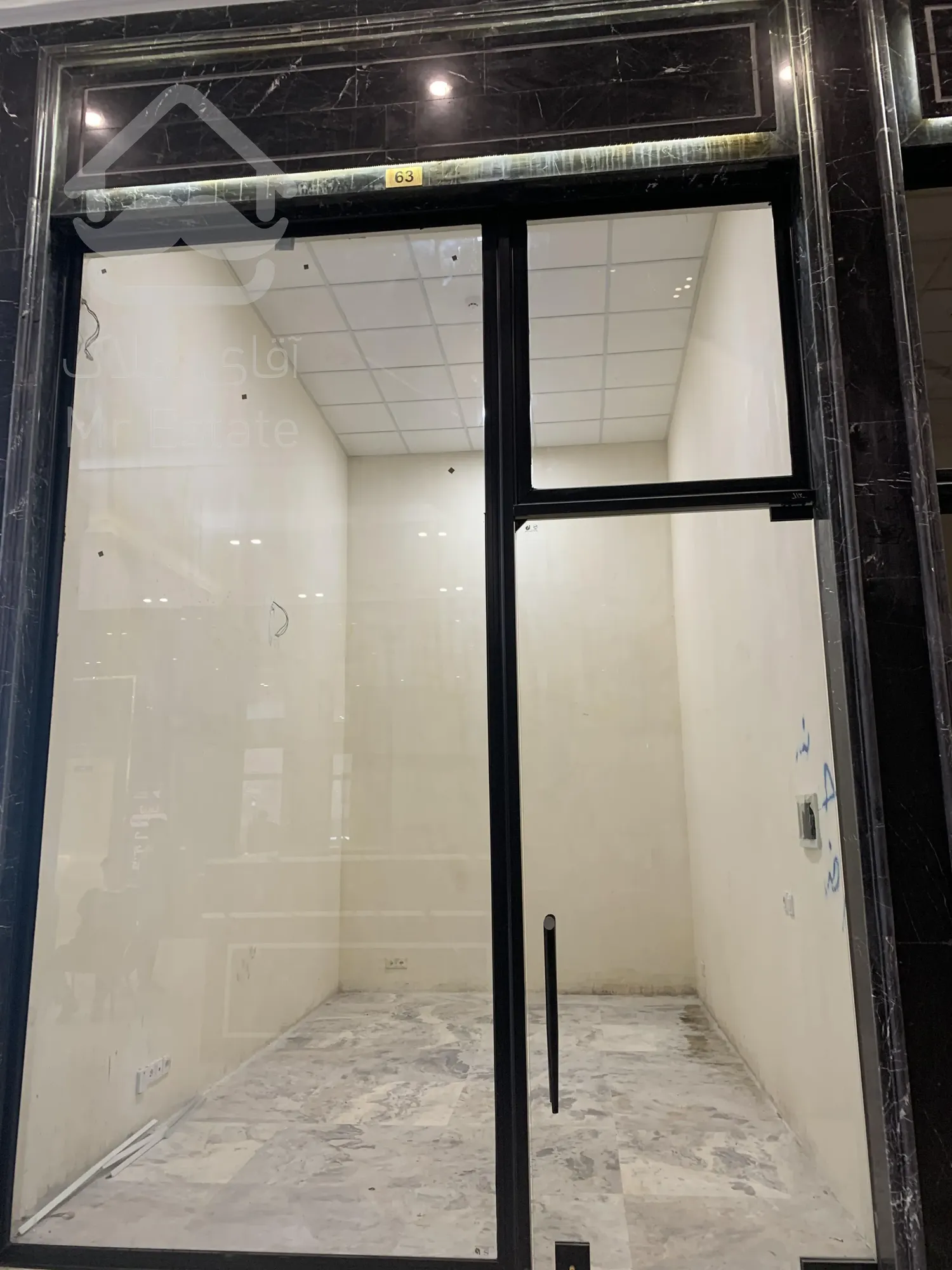 فروش مغازه 40 متری دو بر در رونیکا مال پاسداران همراه با سند تک برگ تجاری