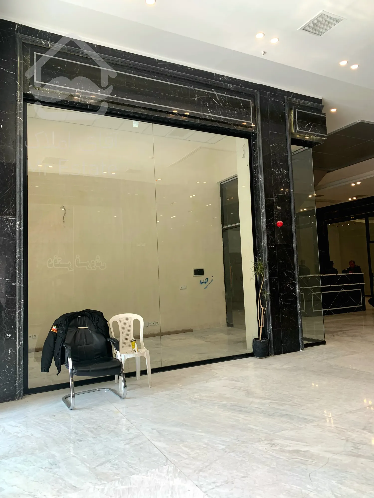 فروش مغازه لاکچری 19 متری در رونیکا مال پاسداران