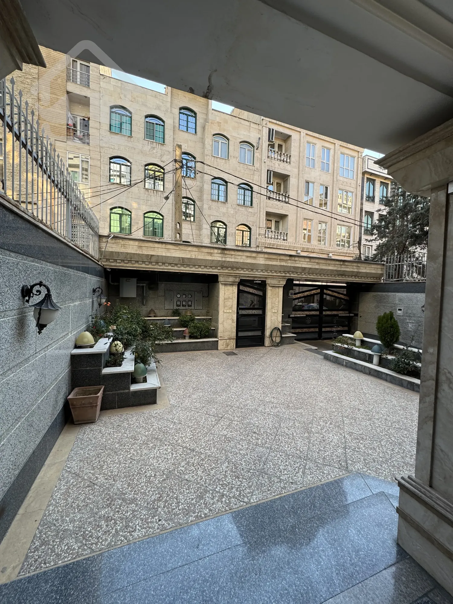 فروش آپارتمان ١٩٠ آیت کاشانی بهنام اکازیون