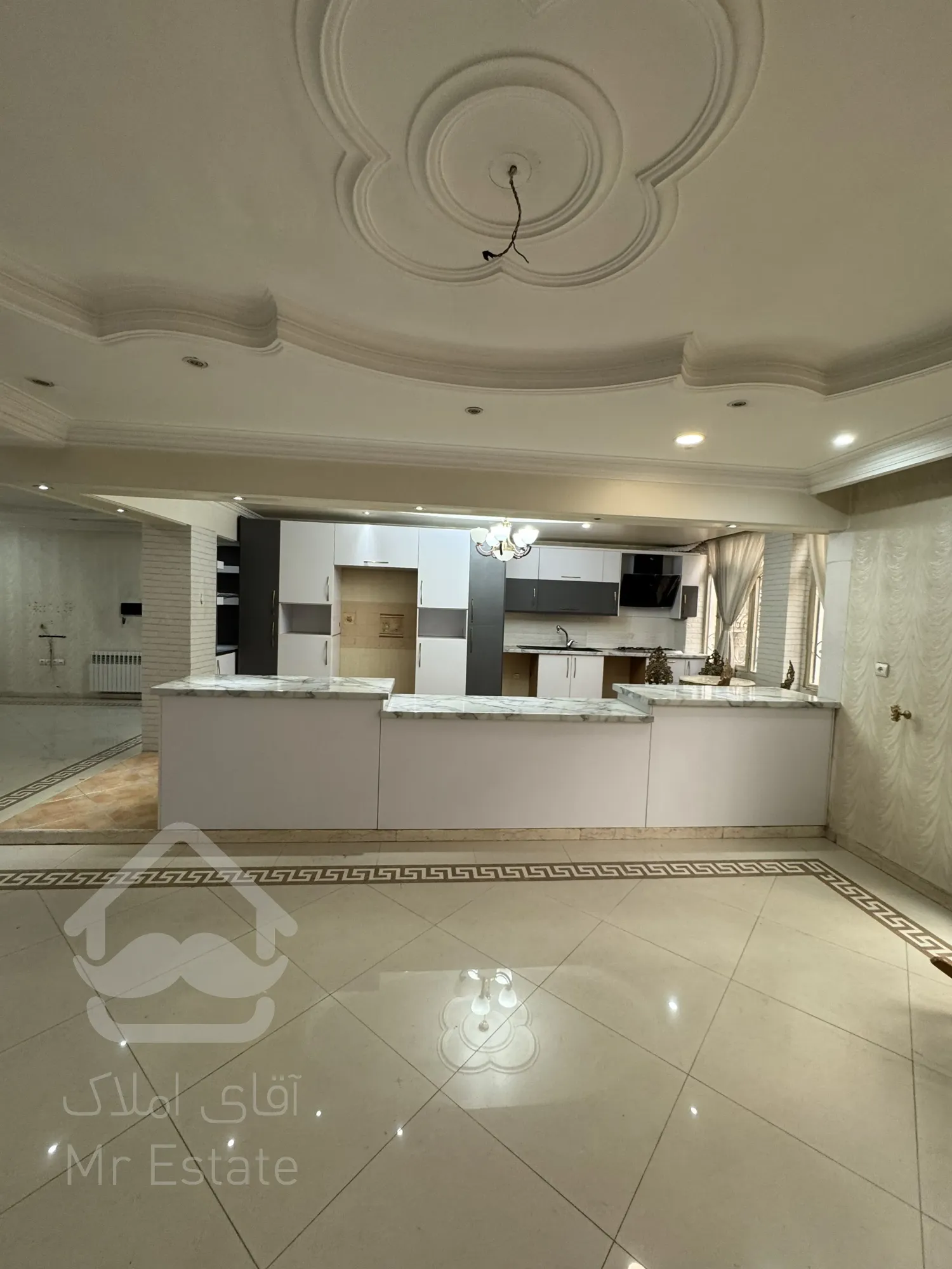 فروش آپارتمان ١٩٠ آیت کاشانی بهنام اکازیون