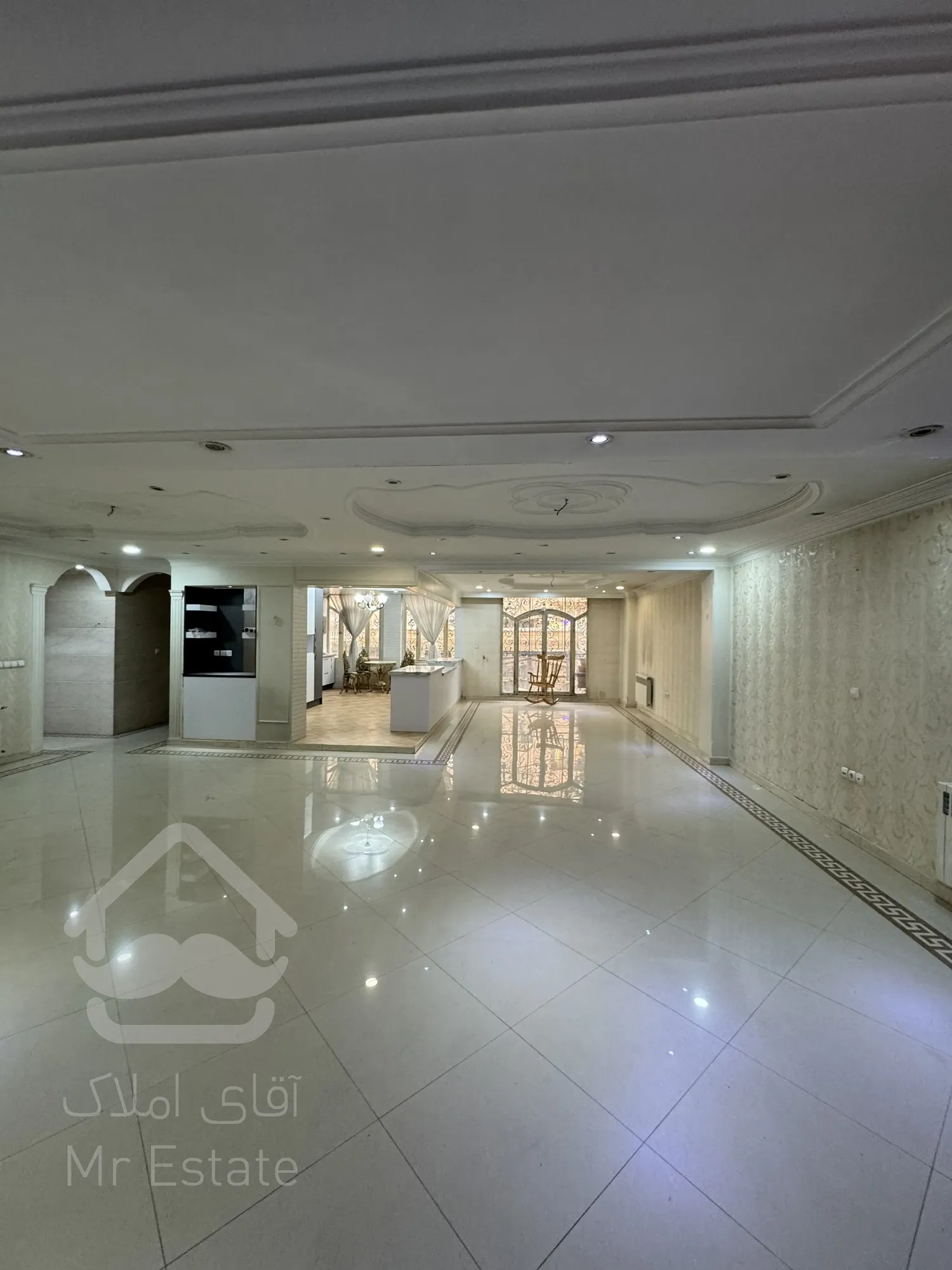 فروش آپارتمان ١٩٠ آیت کاشانی بهنام اکازیون