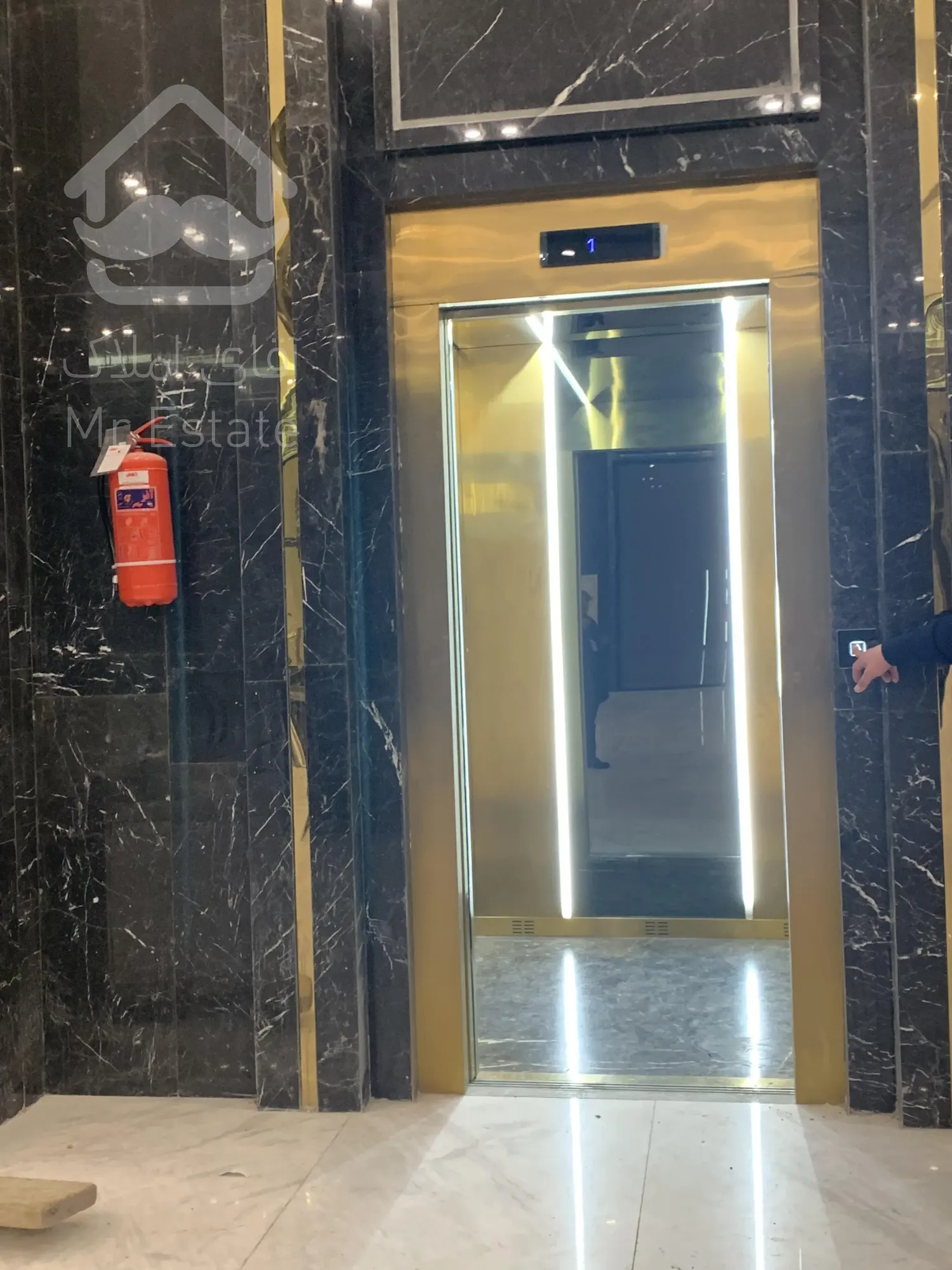 فروش مغازه 16 متری رونیکا مال پاسداران