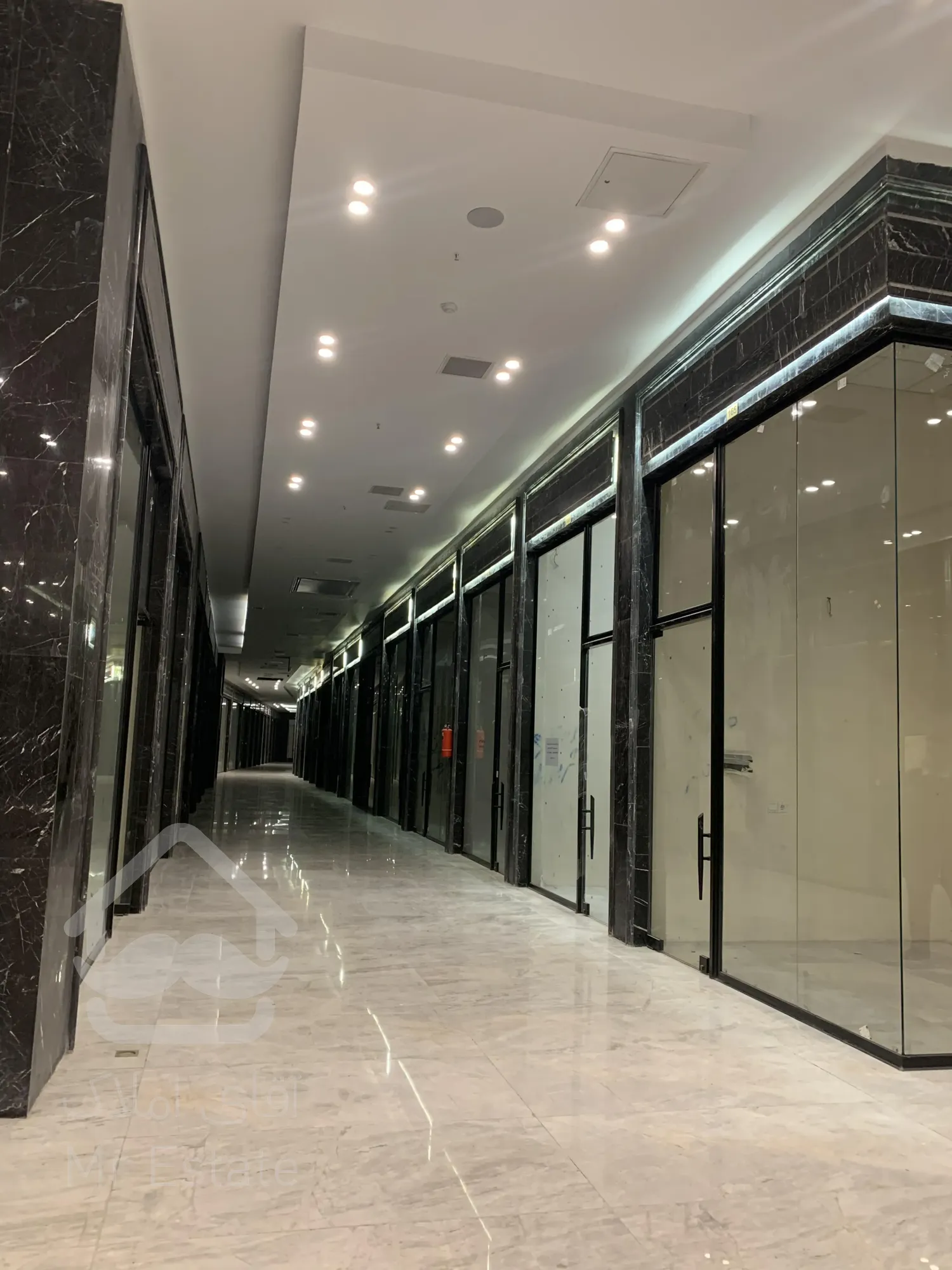 اجاره 16 متر مغازه با سه ماه تنفس رونیکا مال هروی