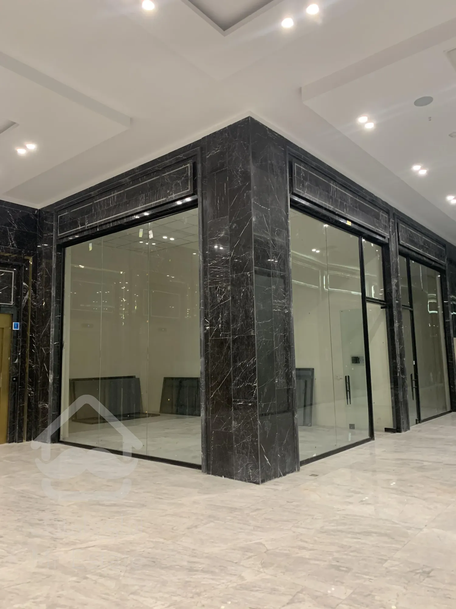 فروش مغازه در رونیکا مال پاسداران با شرایط اقساطی