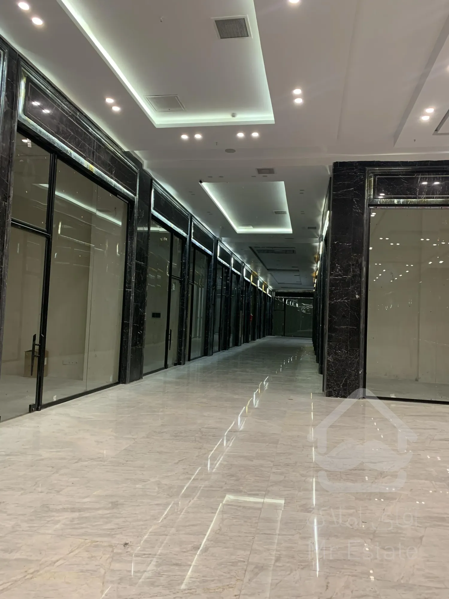 فروش مغازه 16 متری در رونیکا مال پاسداران