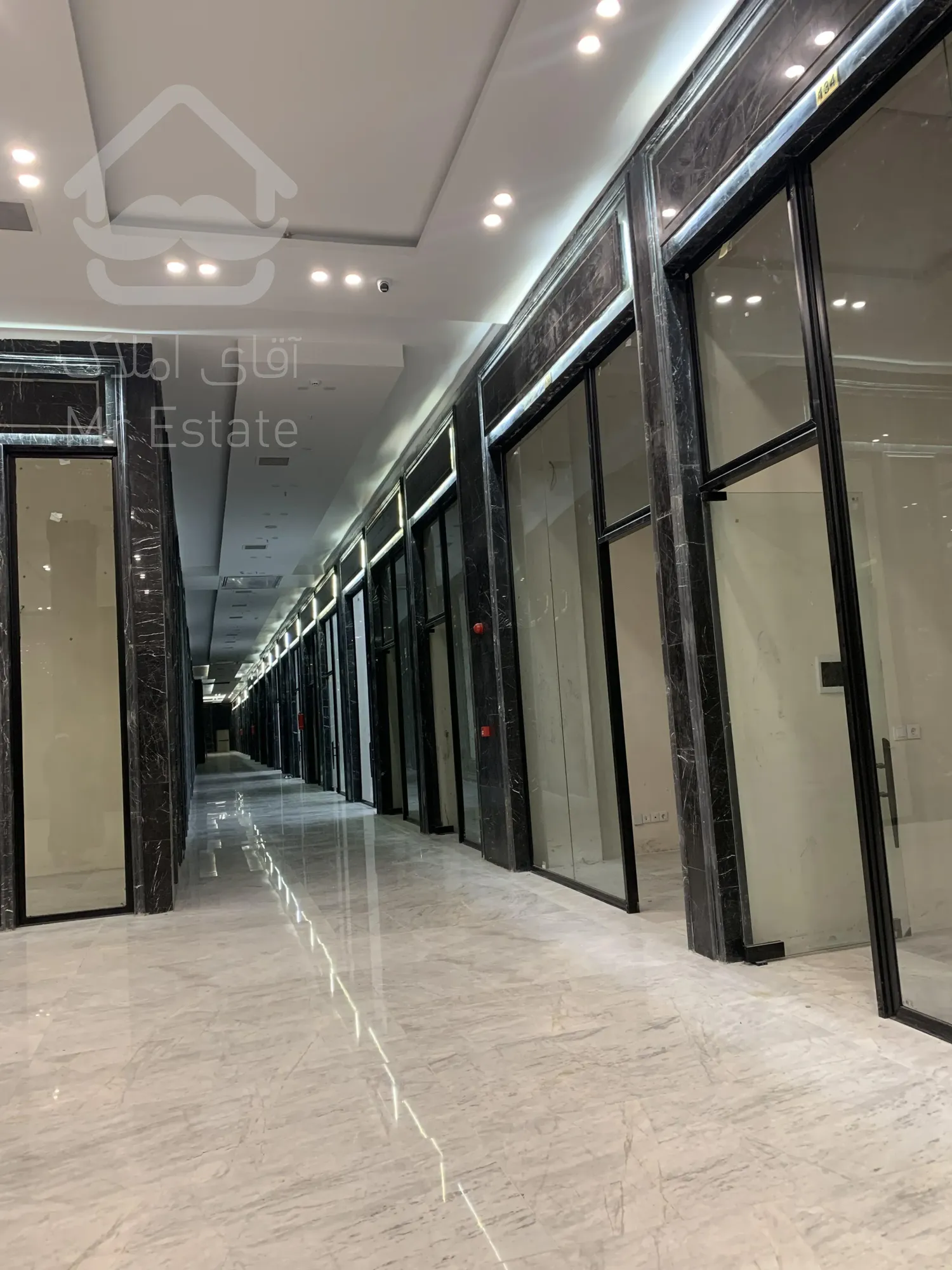 فروش واحد 36 متری در رونیکا مال پاسداران مناسب تمام اصناف