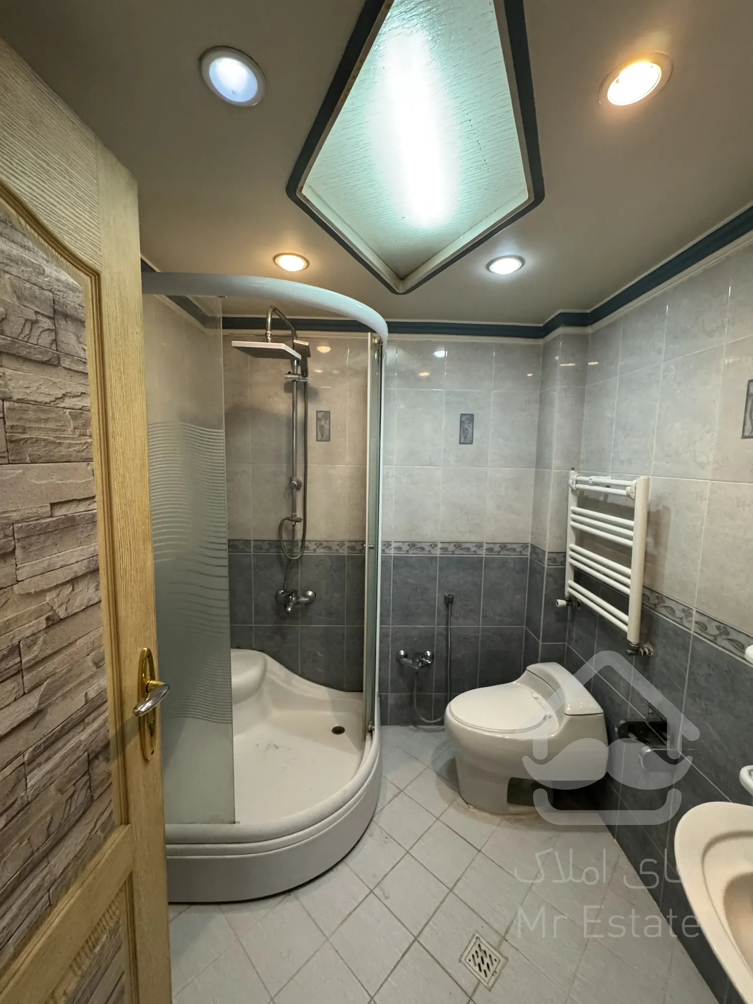 فروش آپارتمان ١٩٠ آیت کاشانی بهنام اکازیون