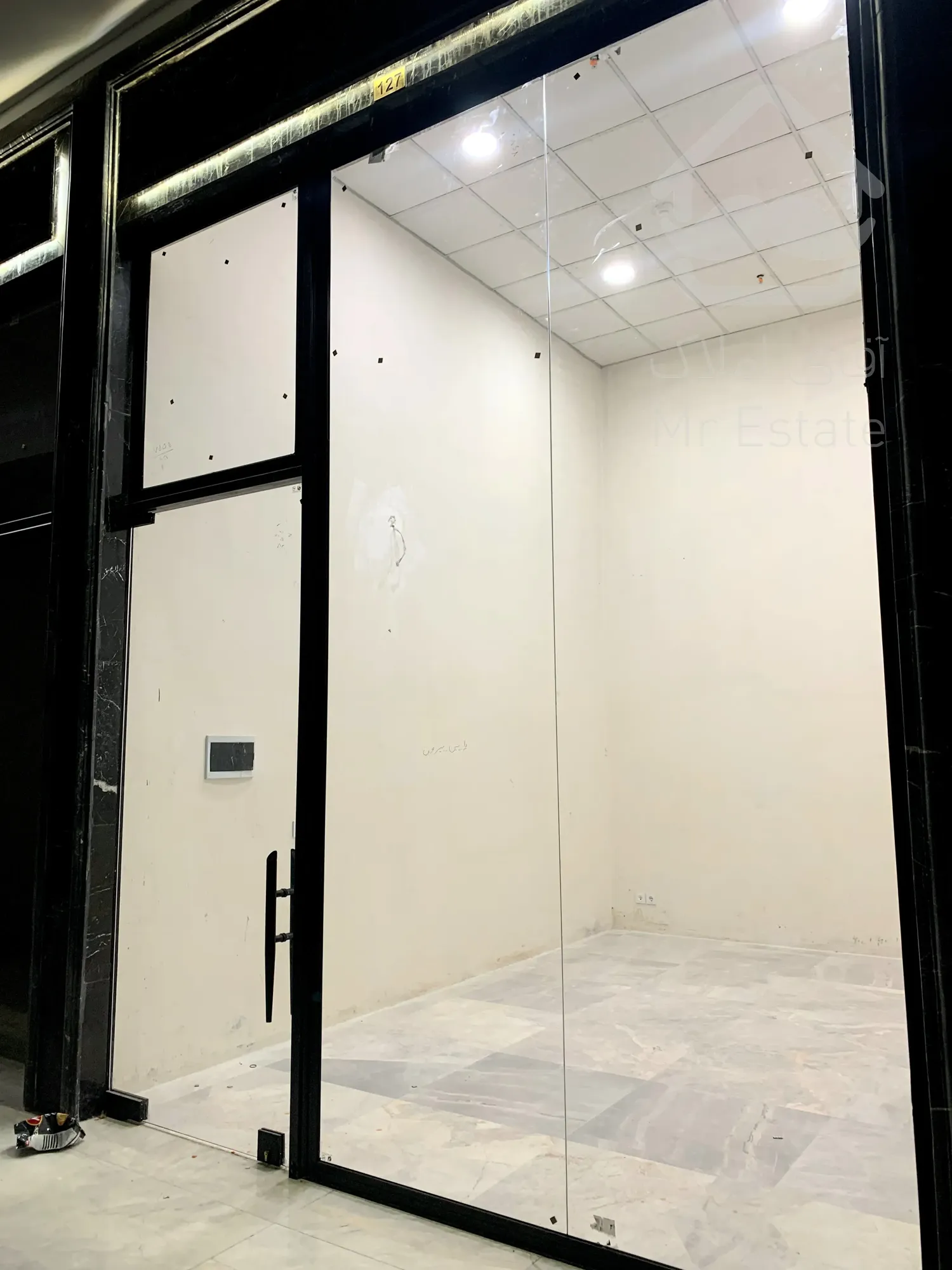 فروش مغازه 19 متری در رونیکا مال پاسداران مناسب همه اصناف با سرقفلی و سند تک برگ تجاری