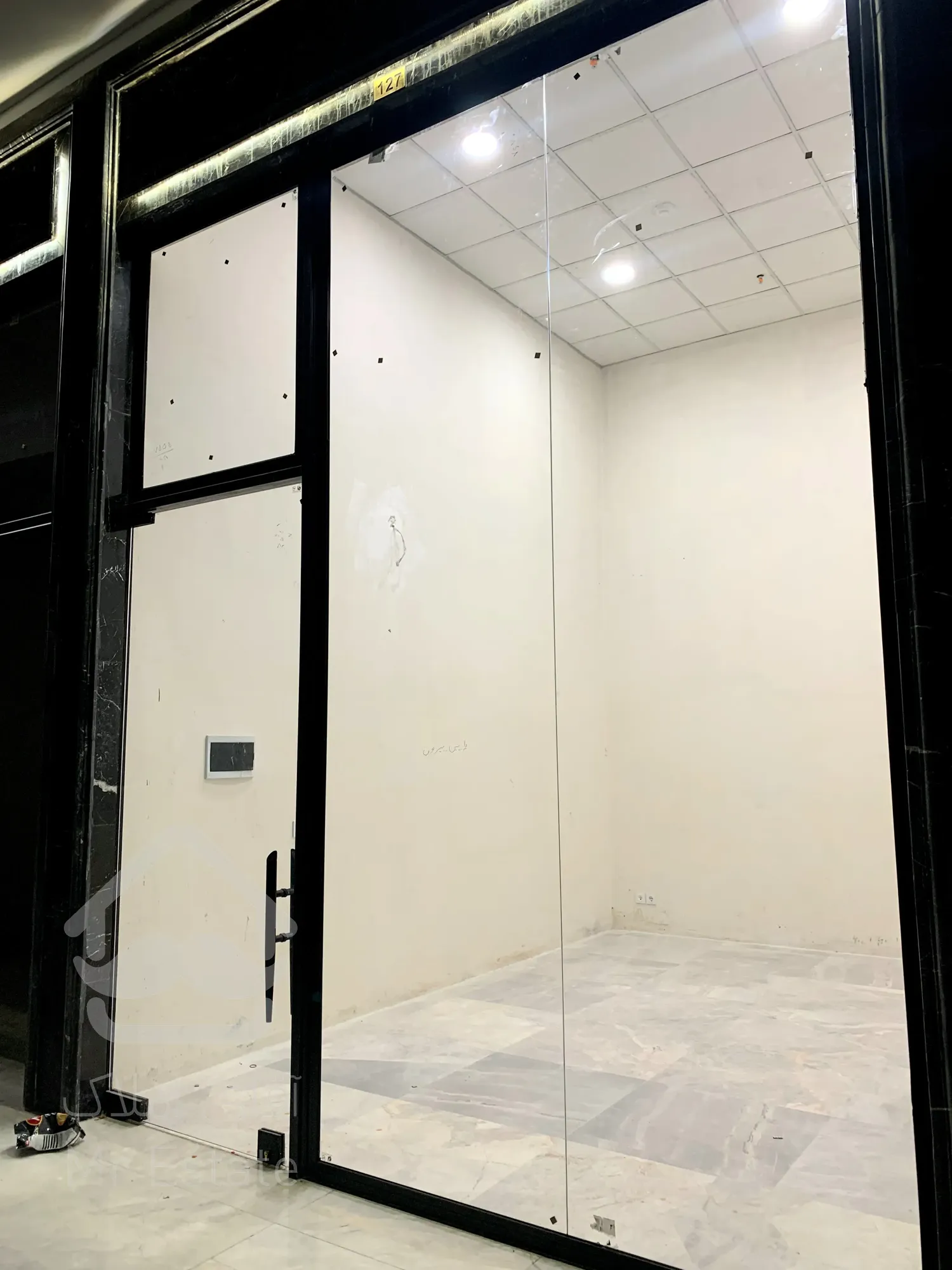 فروش مغازه 16 متری در رونیکا مال پاسداران