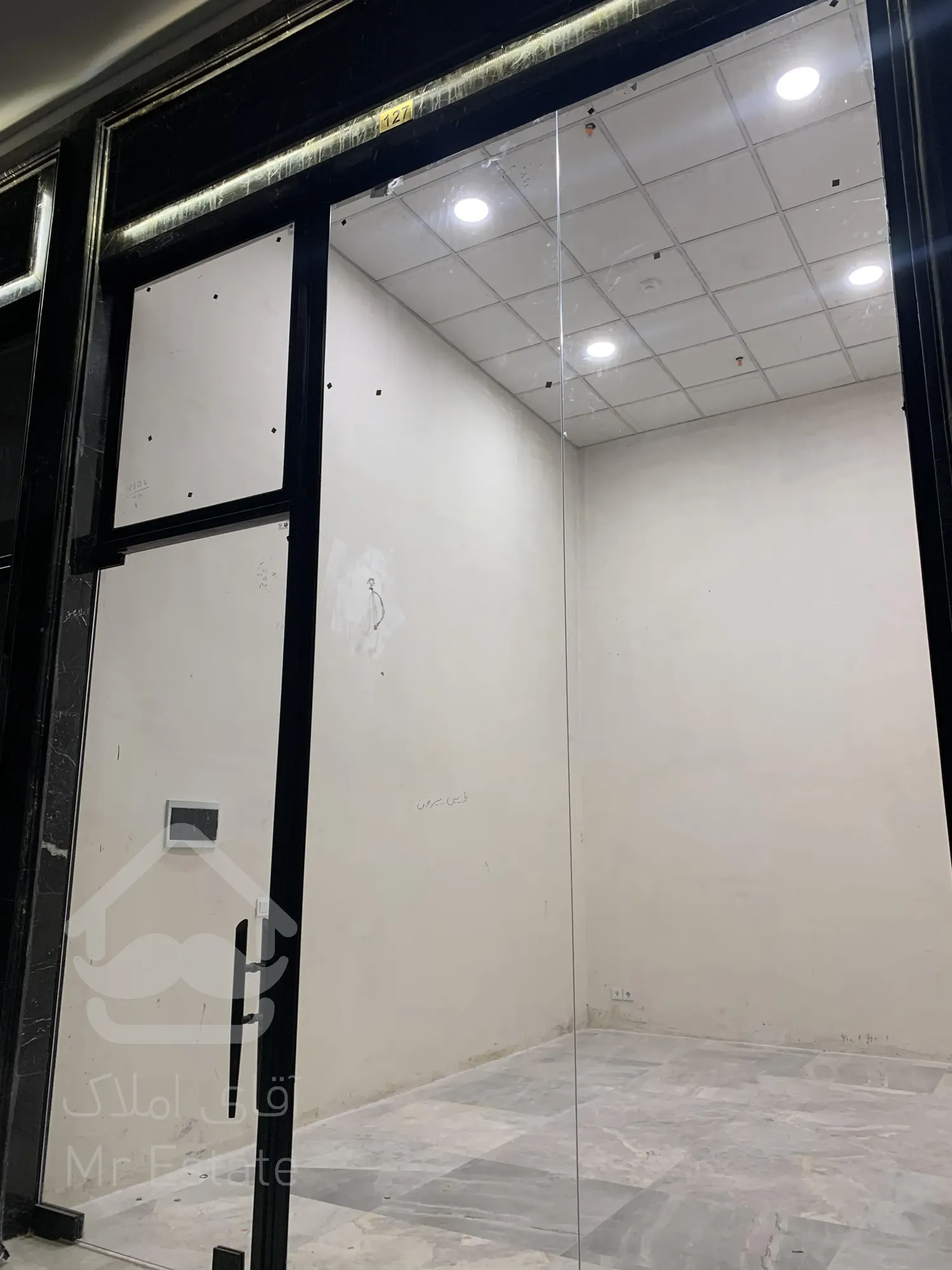 فروش مغازه 40 متری دو بر در رونیکا مال پاسداران همراه با سند تک برگ تجاری