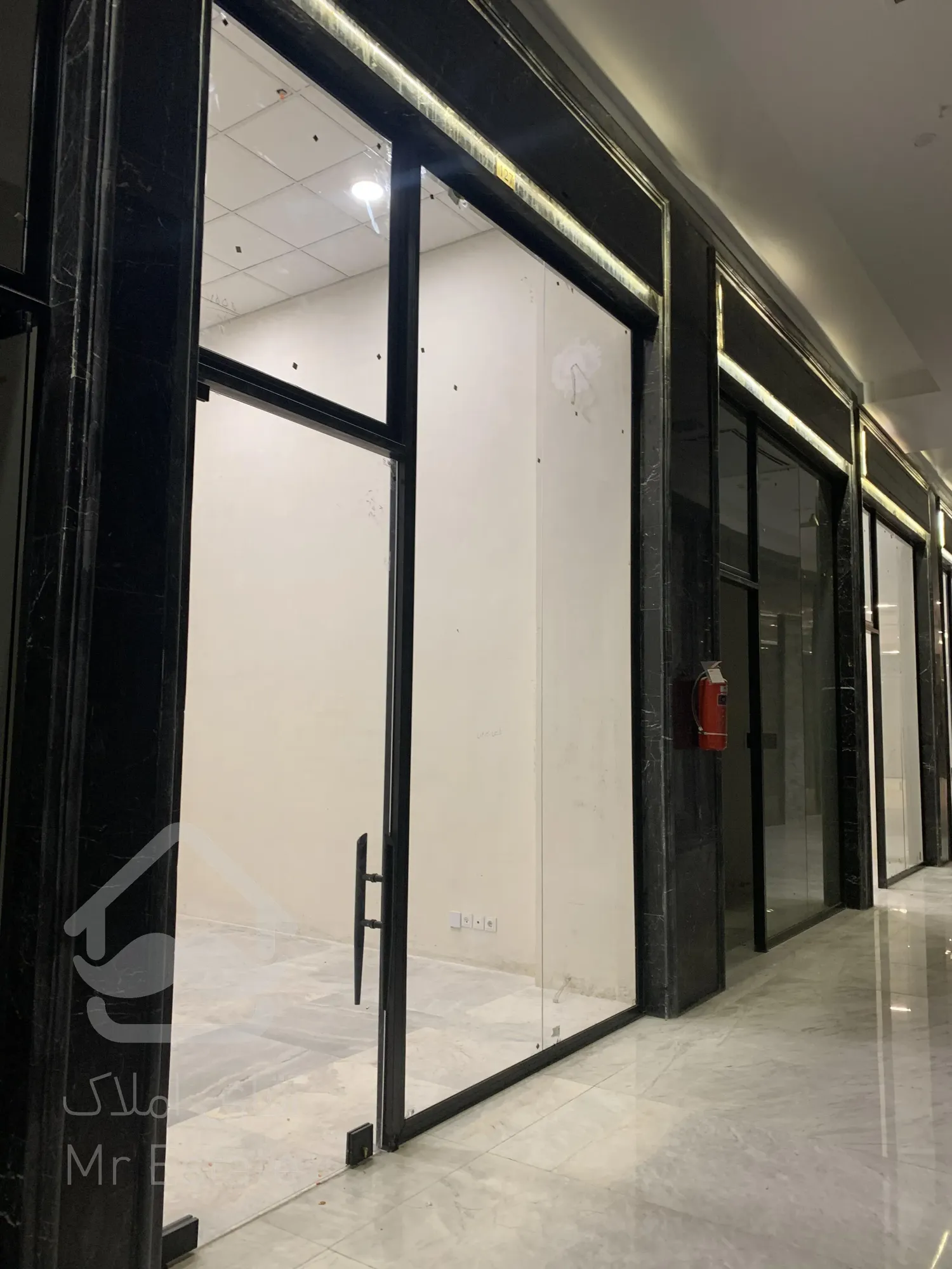 فروش 23 متر مغازه با شرایط عالی و تحویل آنی رونیکا مال هروی