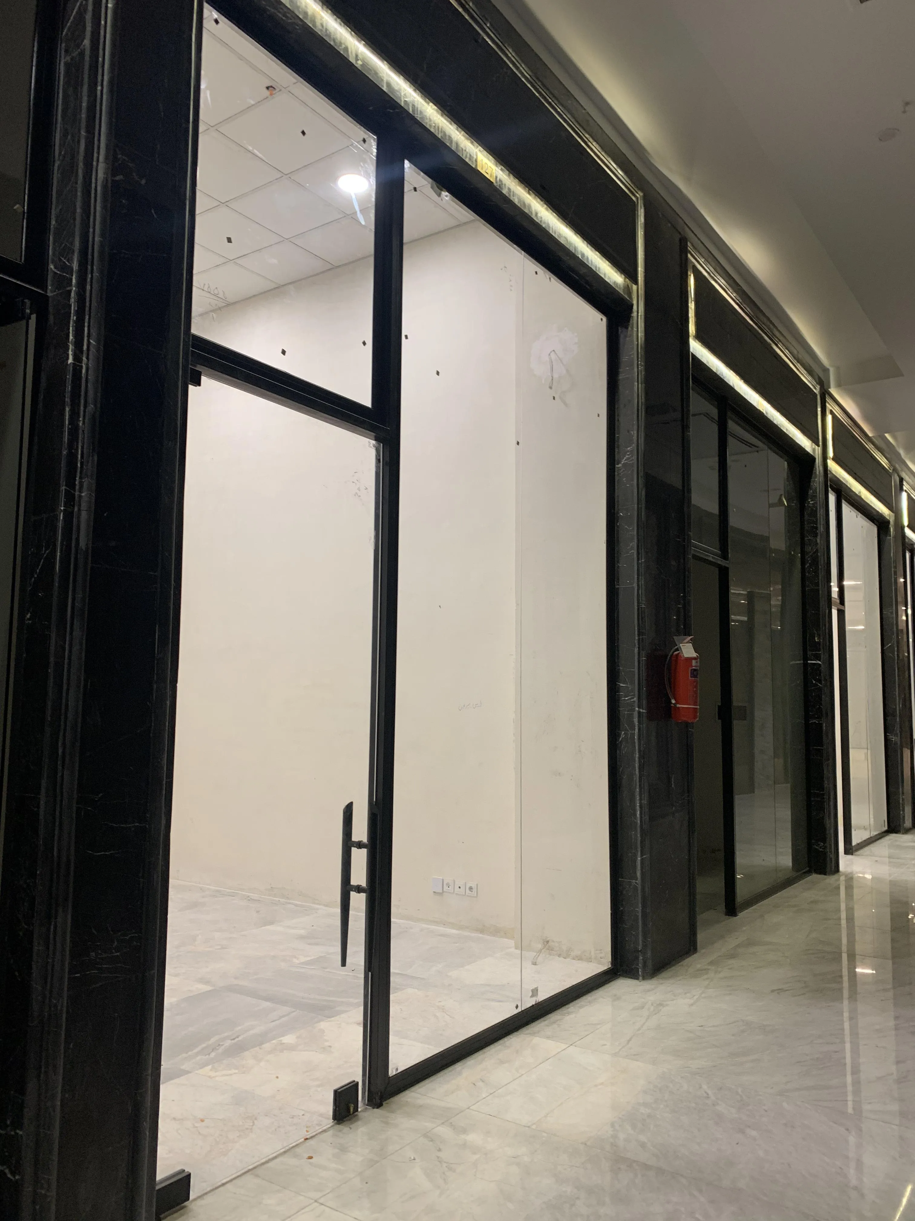 فروش مغازه 17 متری در رونیکا مال پاسداران با شرایط پرداخت استثنائی