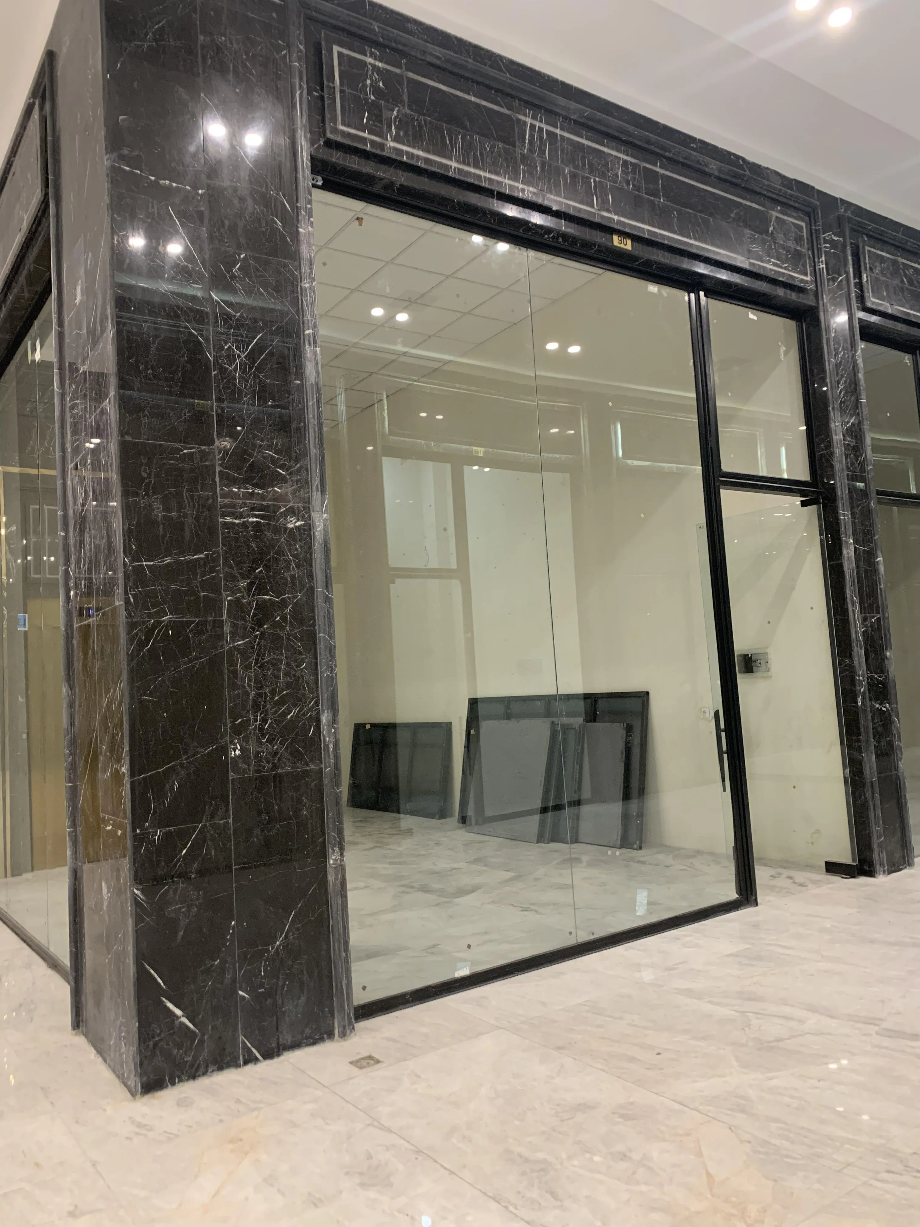 فروش مغازه 17 متری در رونیکا مال پاسداران با شرایط پرداخت استثنائی