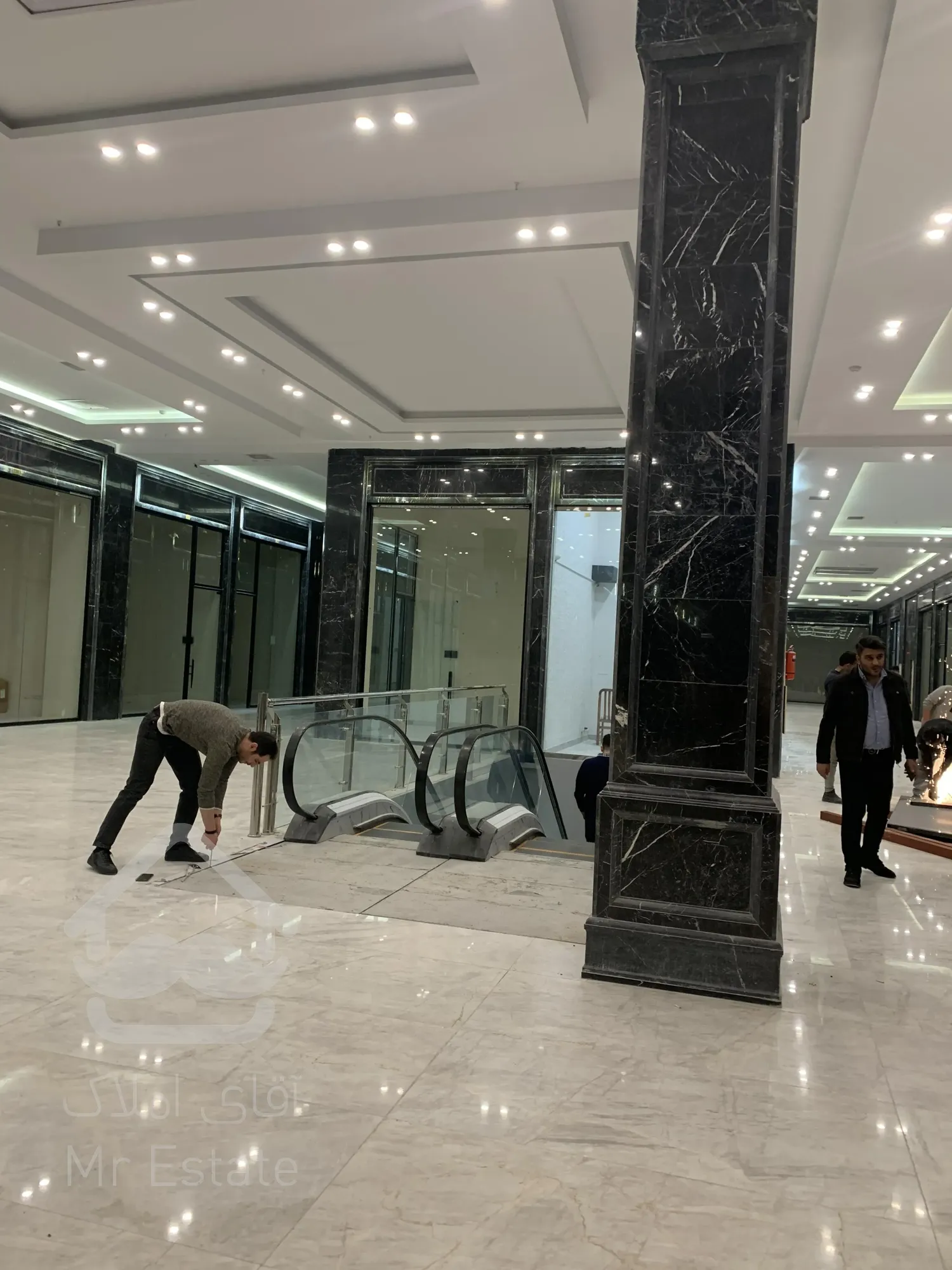 رهن واجاره واحد تجاری 26متری با سه ماه تنفس در مرکز خرید رونیکا مال هروی