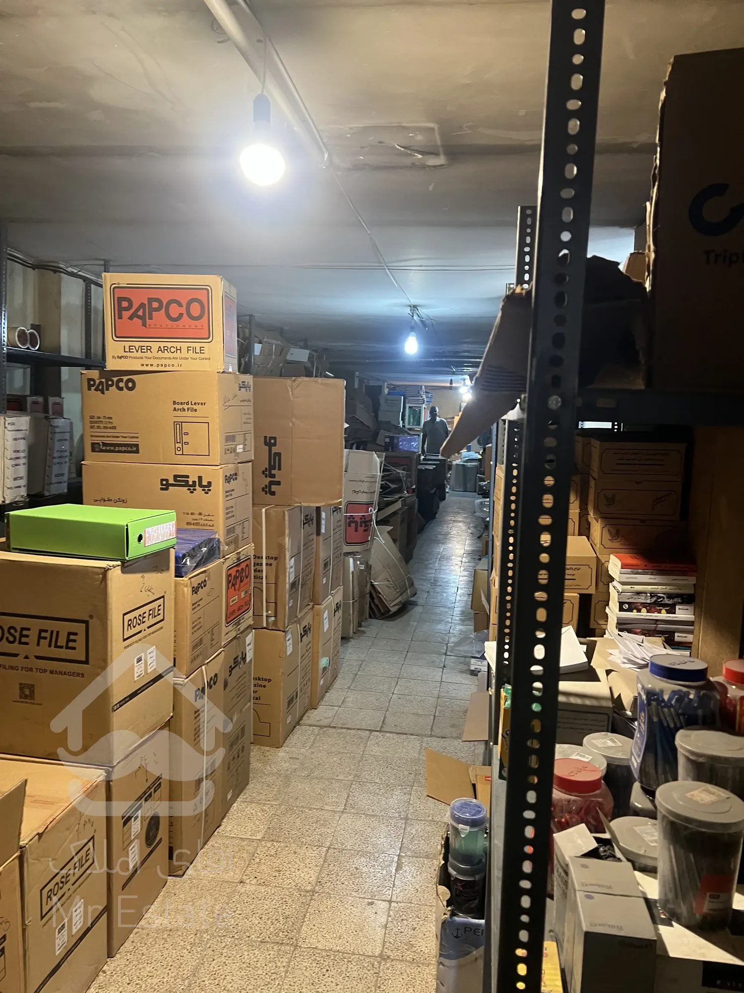 نصف پاساژ با قابلیت تفکیک به بیش از شش مغازه زیر قیمت کارشناسی در بهترین مکان تجاری کلانشهر ارومیه واقع در خیابان امام