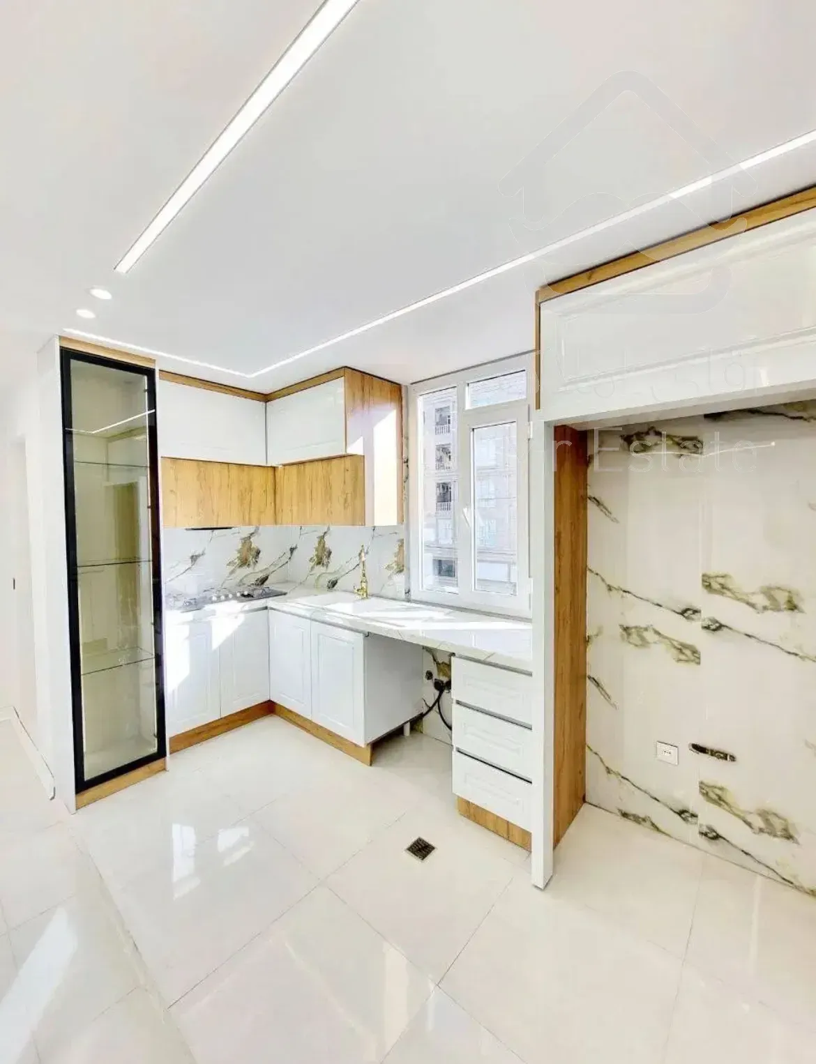 فروش اپارتمان۷۰منری روبه آفتاب فول امکانات