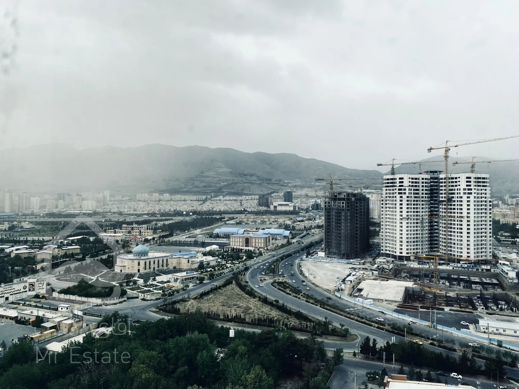 فرو آپارتمان ۱۲۰متر۲ خواب سند تکبرگ دریاچه کوهک ویو دریاچه و کل شهر فول دیزاین