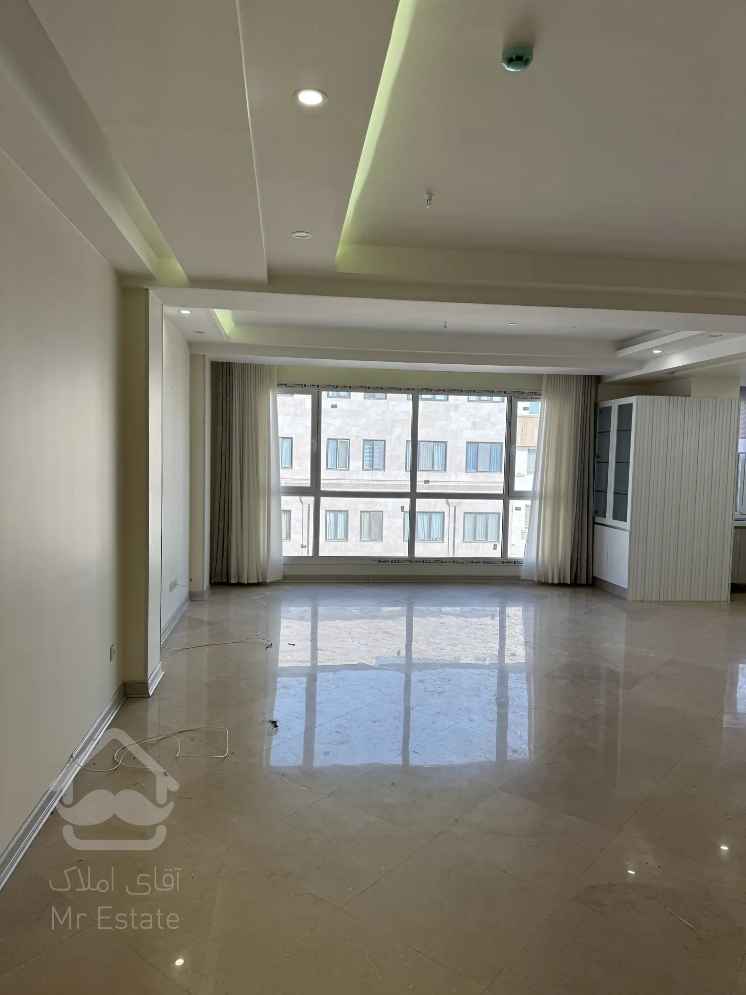 رهن و اجاره آپارتمان ١۶۵ متر سه خواب لوکس فردوس غرب