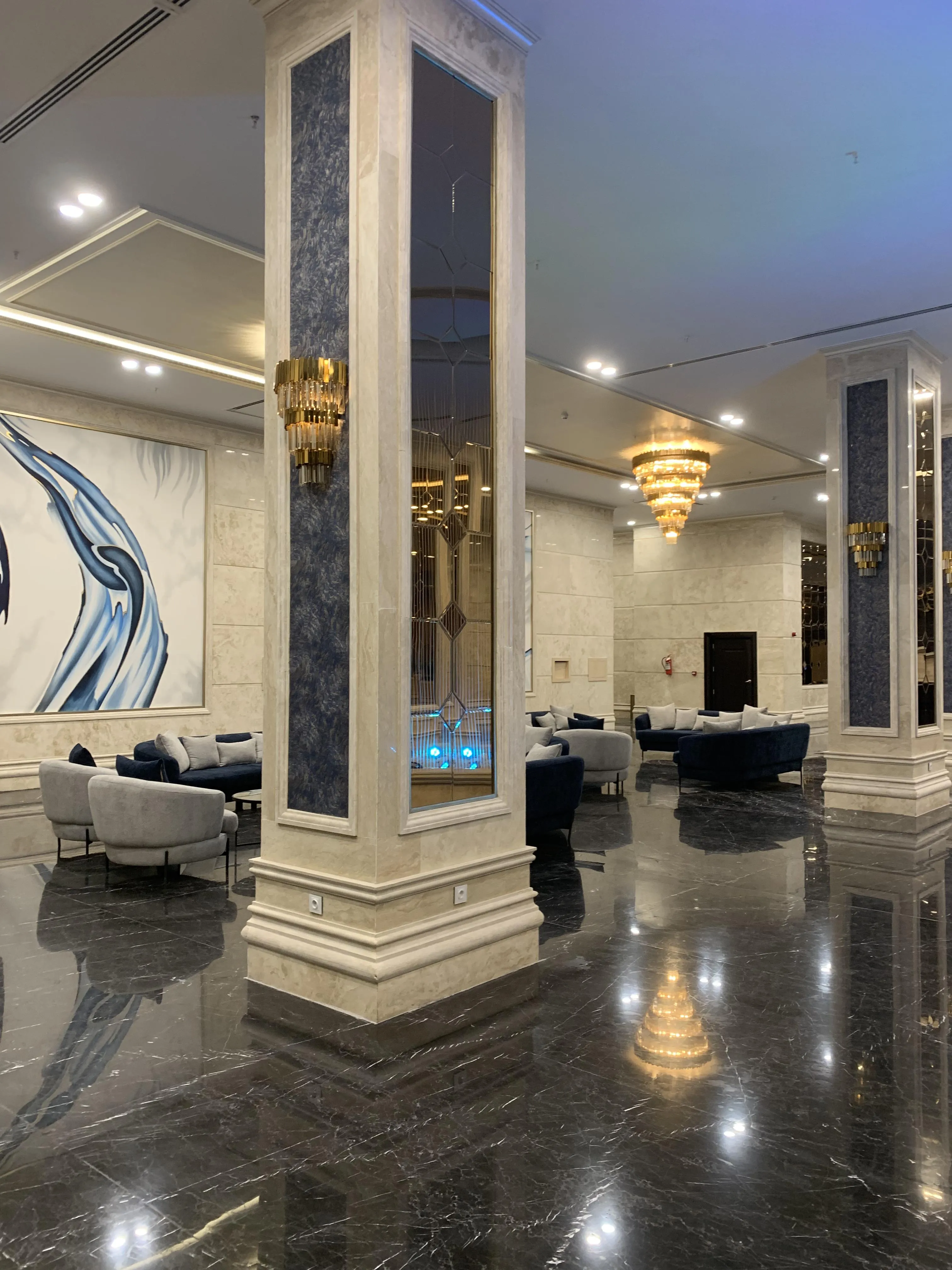 پیش فروش 28 متر تجاری رونیکا پلاس اداری وتجاری با بهترین امکانات در بهترین لوکیشن