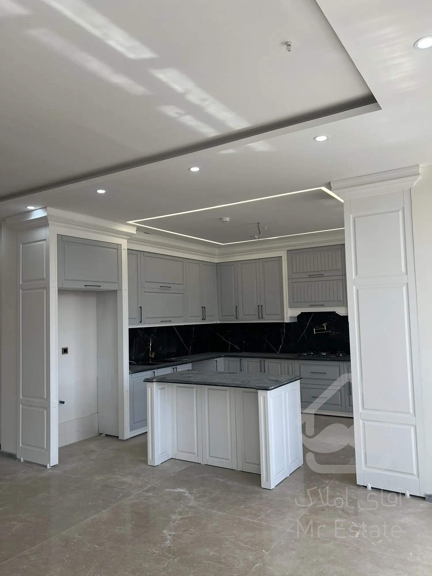 رهن واحد ۱۷۰متری صفر پشت حاشیه وکیل اباد