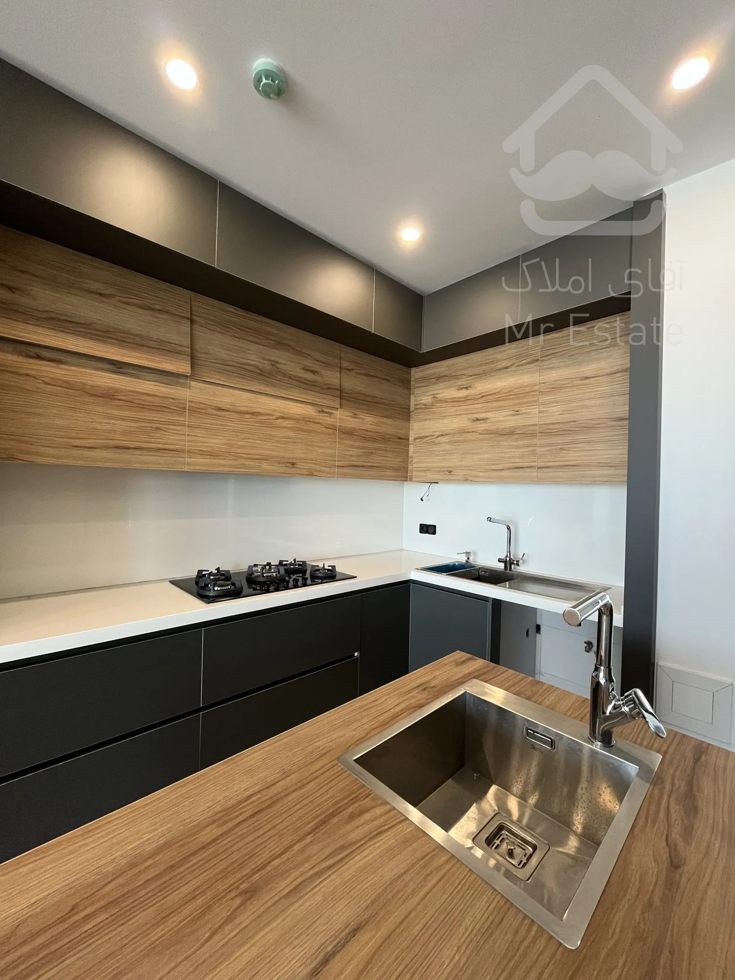 فروش آپارتمان ۲۰۰ متری بر اصلی بلوار اطبا