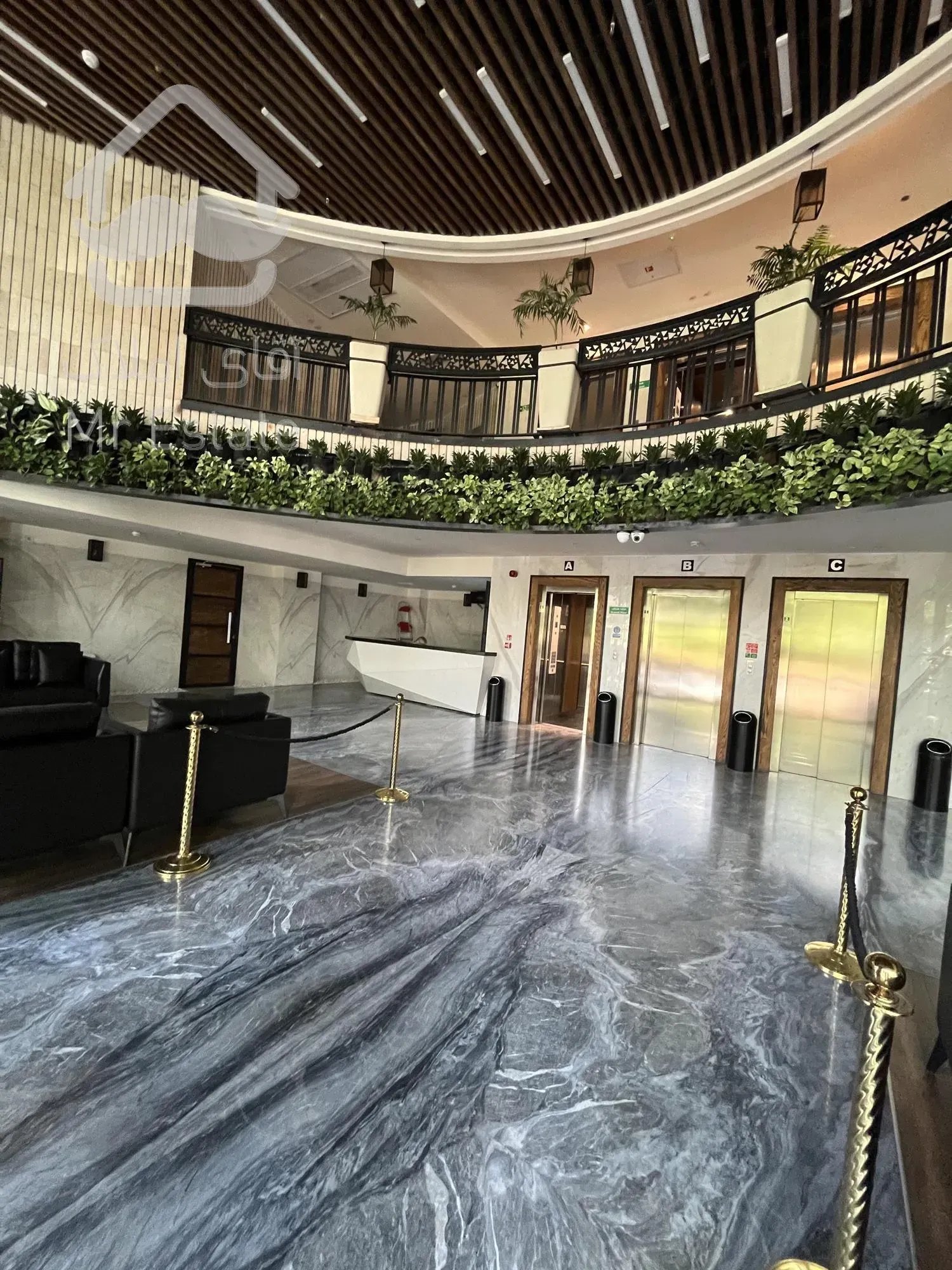 ۱۲۲متر سند اداری ۲پارکینگ شریعتی