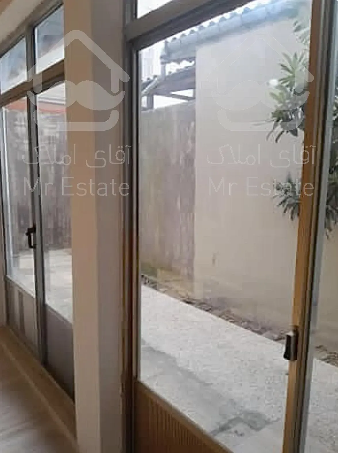 زمین قدیمی با بنای کلنگی(خانه ویلایی قدیمی)