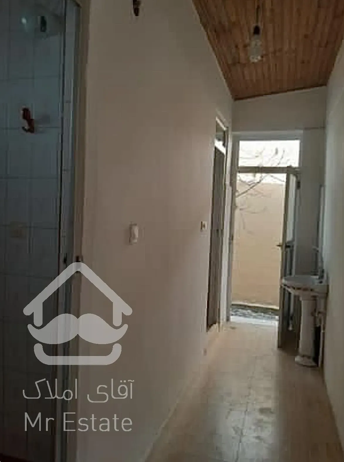 زمین قدیمی با بنای کلنگی(خانه ویلایی قدیمی)