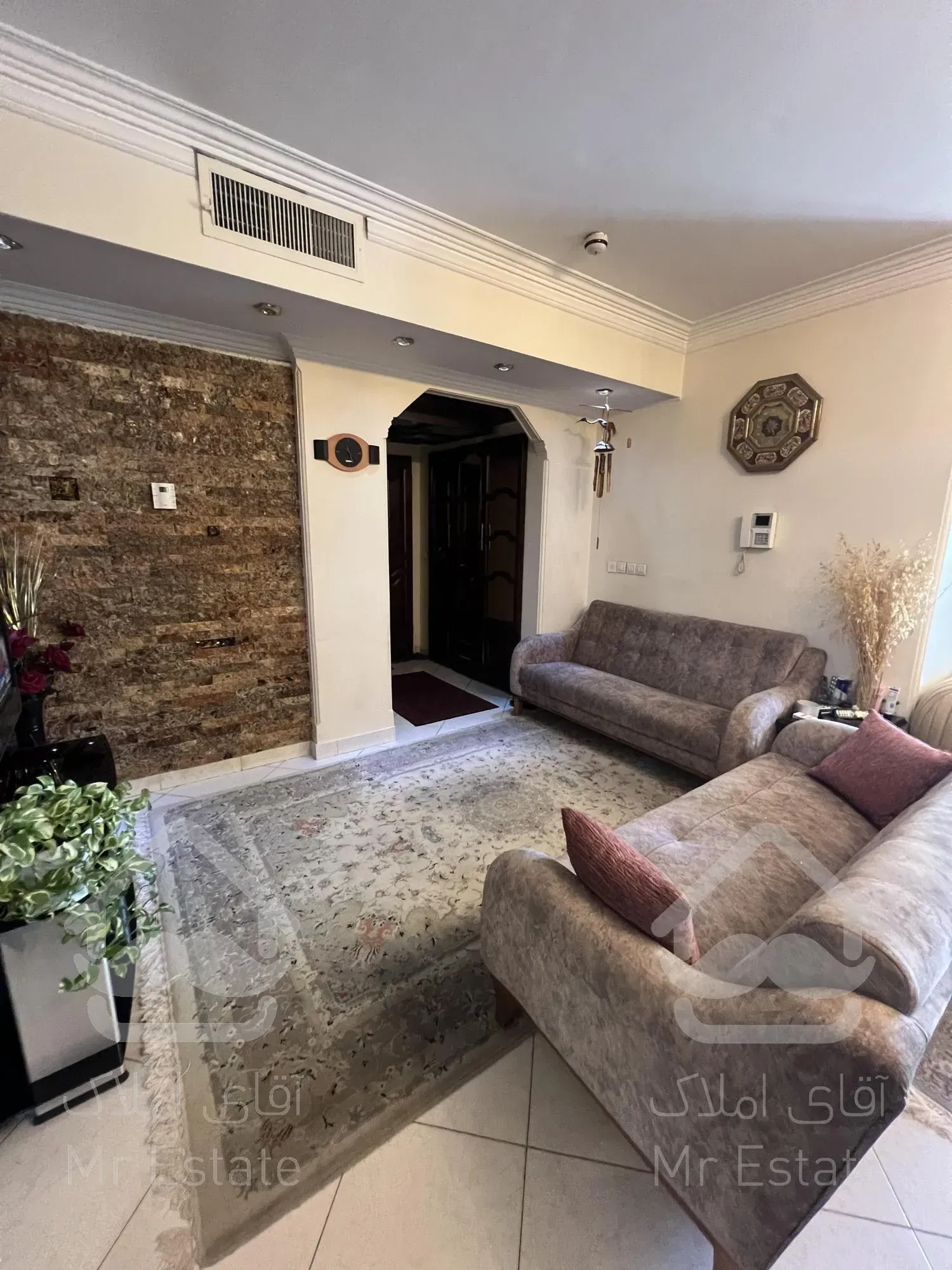 فروش برج در دریاچه چیتگر