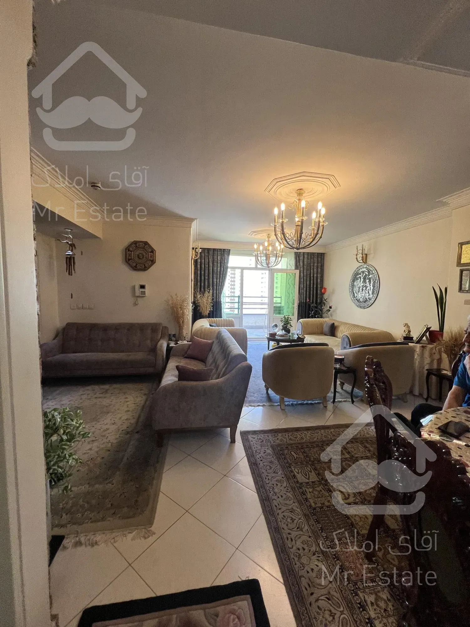 فروش برج در دریاچه چیتگر