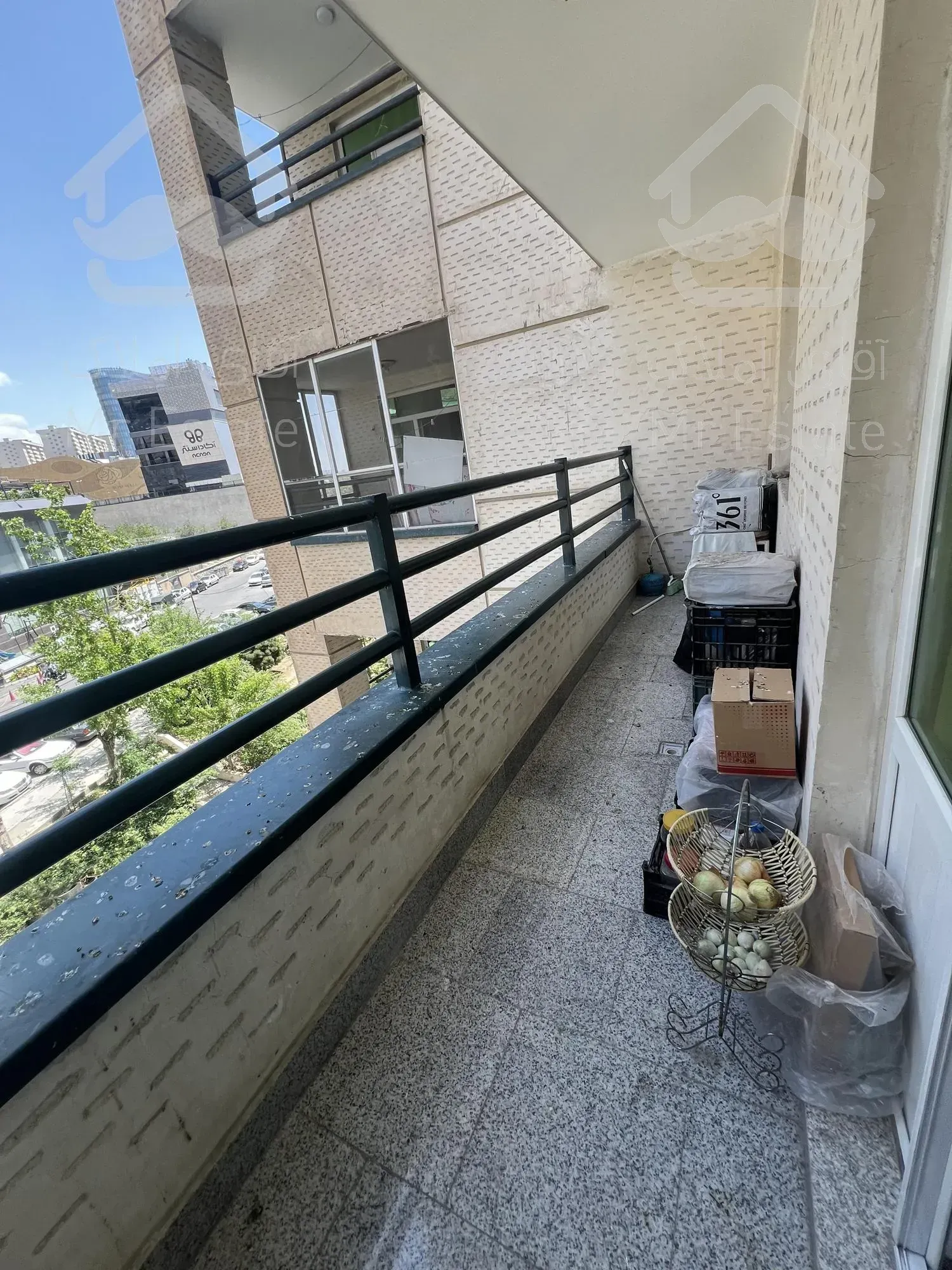 فروش برج در دریاچه چیتگر