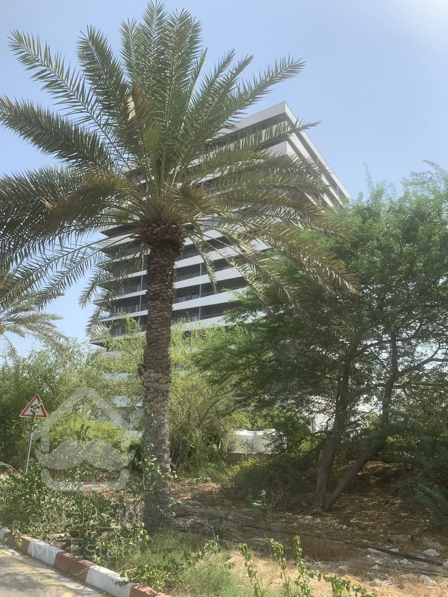 فروش دوخواب ۱۳۲ متری برج فروردین ستاره کیش{تهاتر