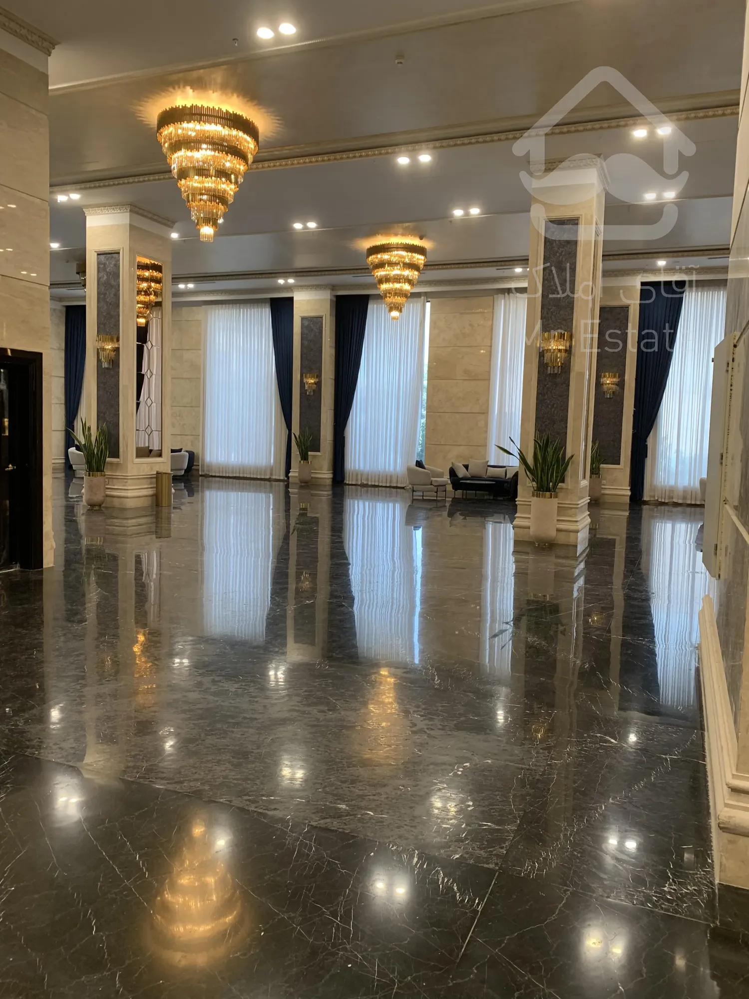 فروش واحد اداری 169 متری مدرن سند اداری در رونیکا پالاس غروی